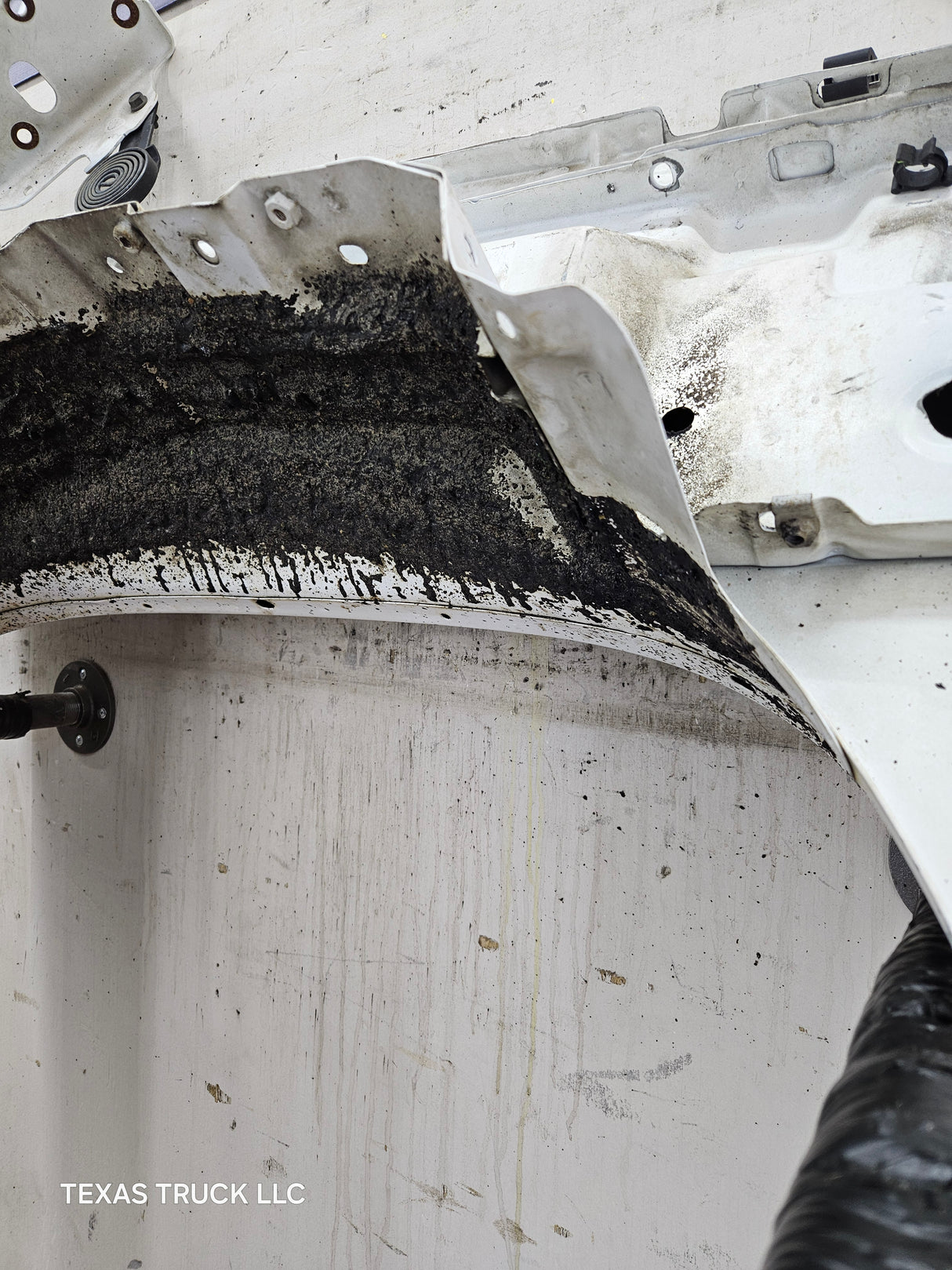 2003-2007 Chevrolet Silverado / Tahoe / Suburban 1500 2500 3500 HD LH Driver Side "Cateye" Front Fender - Summit White