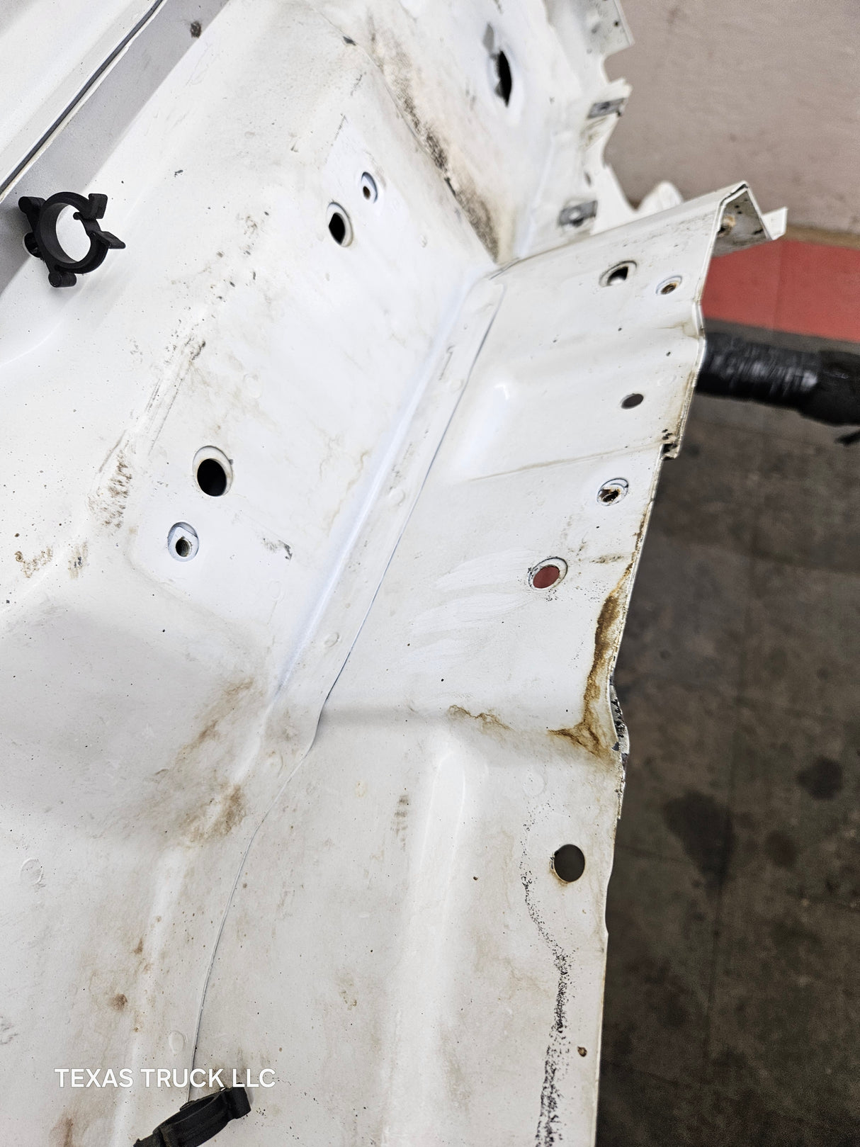 2003-2007 Chevrolet Silverado / Tahoe / Suburban 1500 2500 3500 HD LH Driver Side "Cateye" Front Fender - Summit White