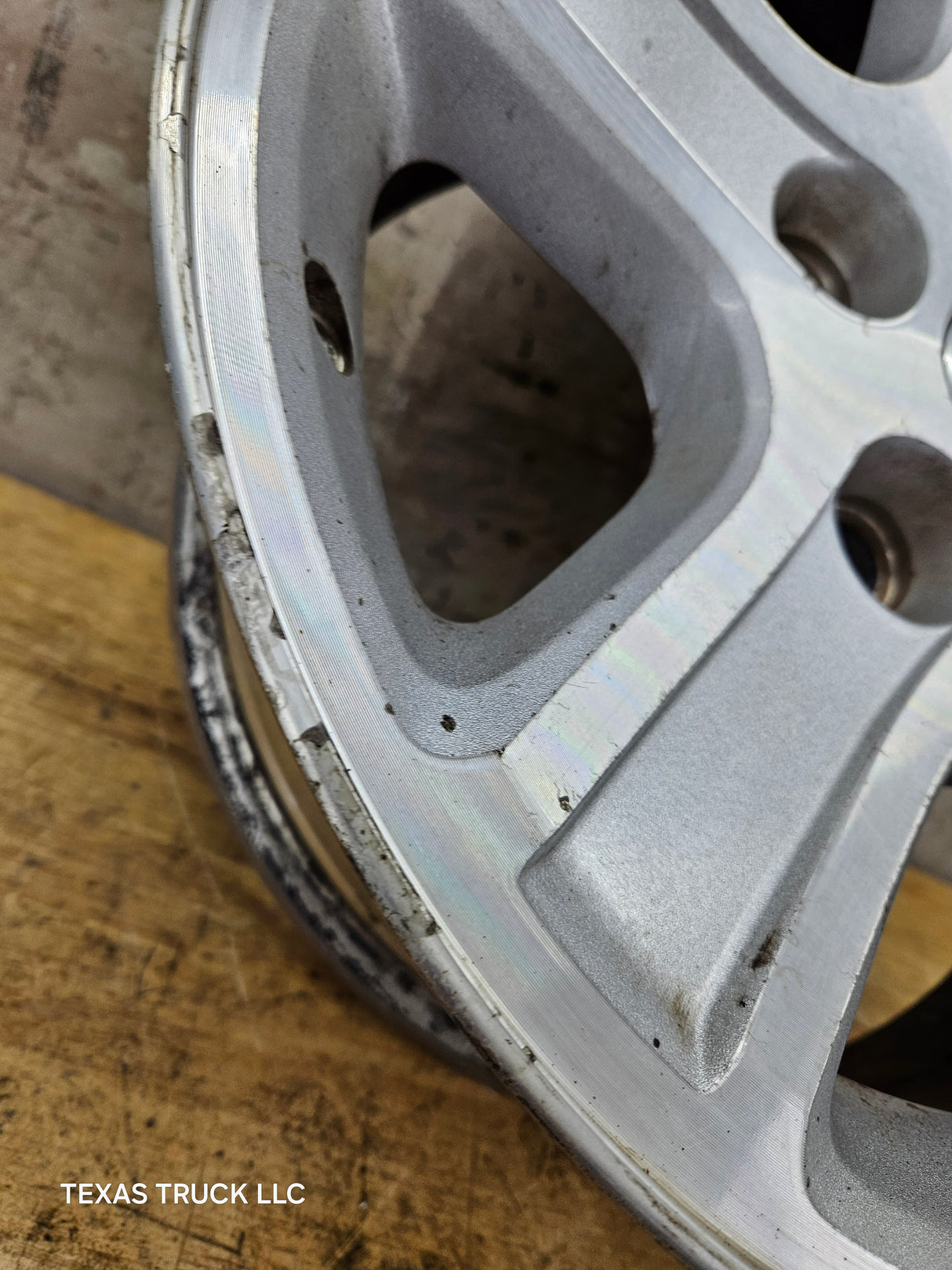 2006-2008 Dodge Ram 1500 Pickup 17'' OEM Wheel 17x8 5x5.5 Bolt pattern 2005-2011 Dodge Dakota Rim