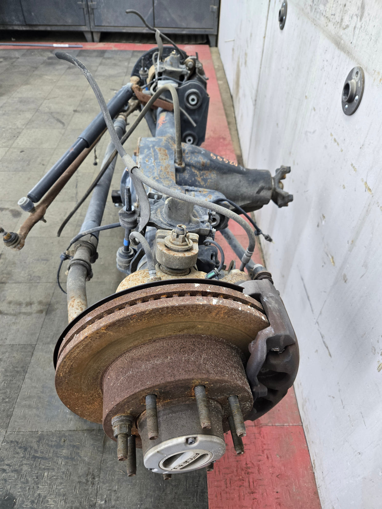 2013-2016 Ford Super Duty F250 F350 FRONT Axle 3.31 Gear Ratio 80k miles