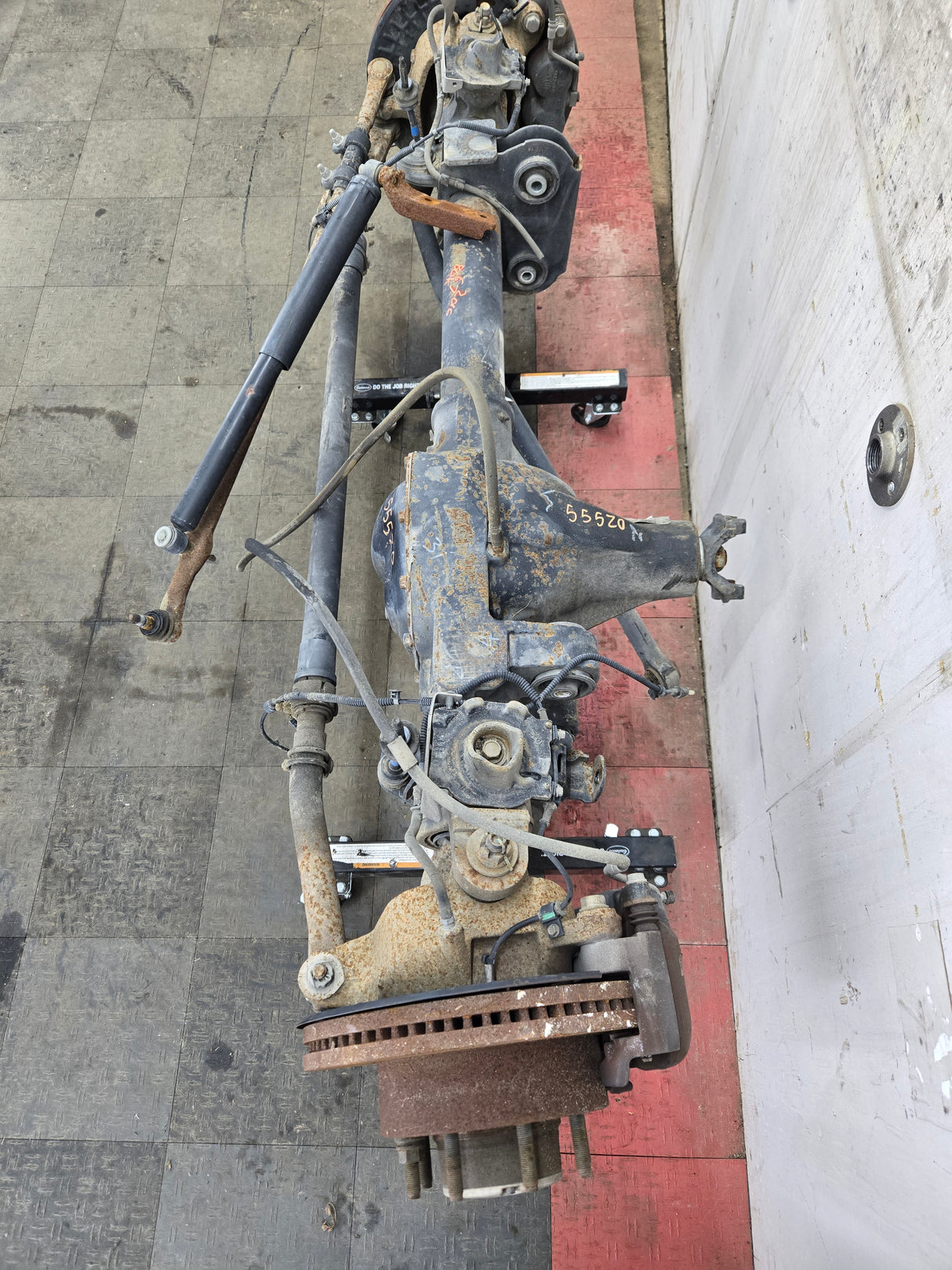 2013-2016 Ford Super Duty F250 F350 FRONT Axle 3.31 Gear Ratio 80k miles