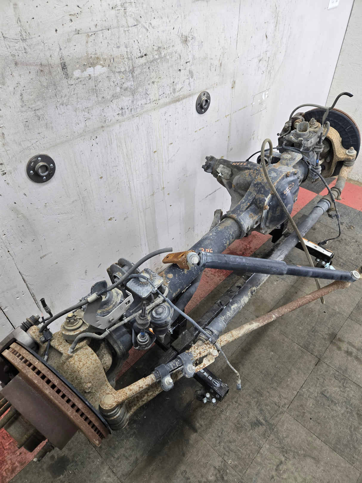 2013-2016 Ford Super Duty F250 F350 FRONT Axle 3.31 Gear Ratio 80k miles