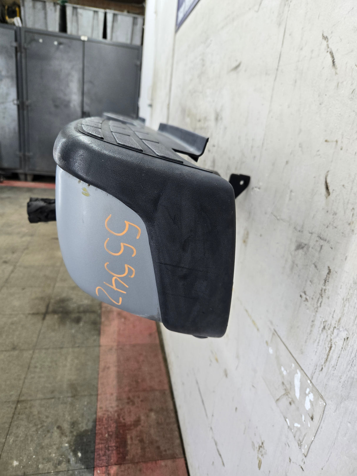 1999-2007 Chevrolet Silverado / GMC Sierra 2500 3500 HD Rear Bumper Painted