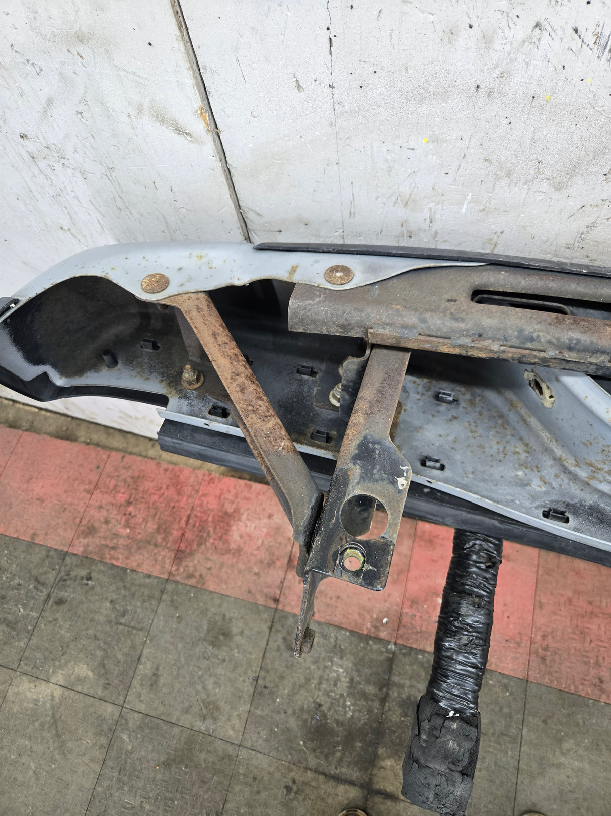 1999-2007 Chevrolet Silverado / GMC Sierra 2500 3500 HD Rear Bumper Painted