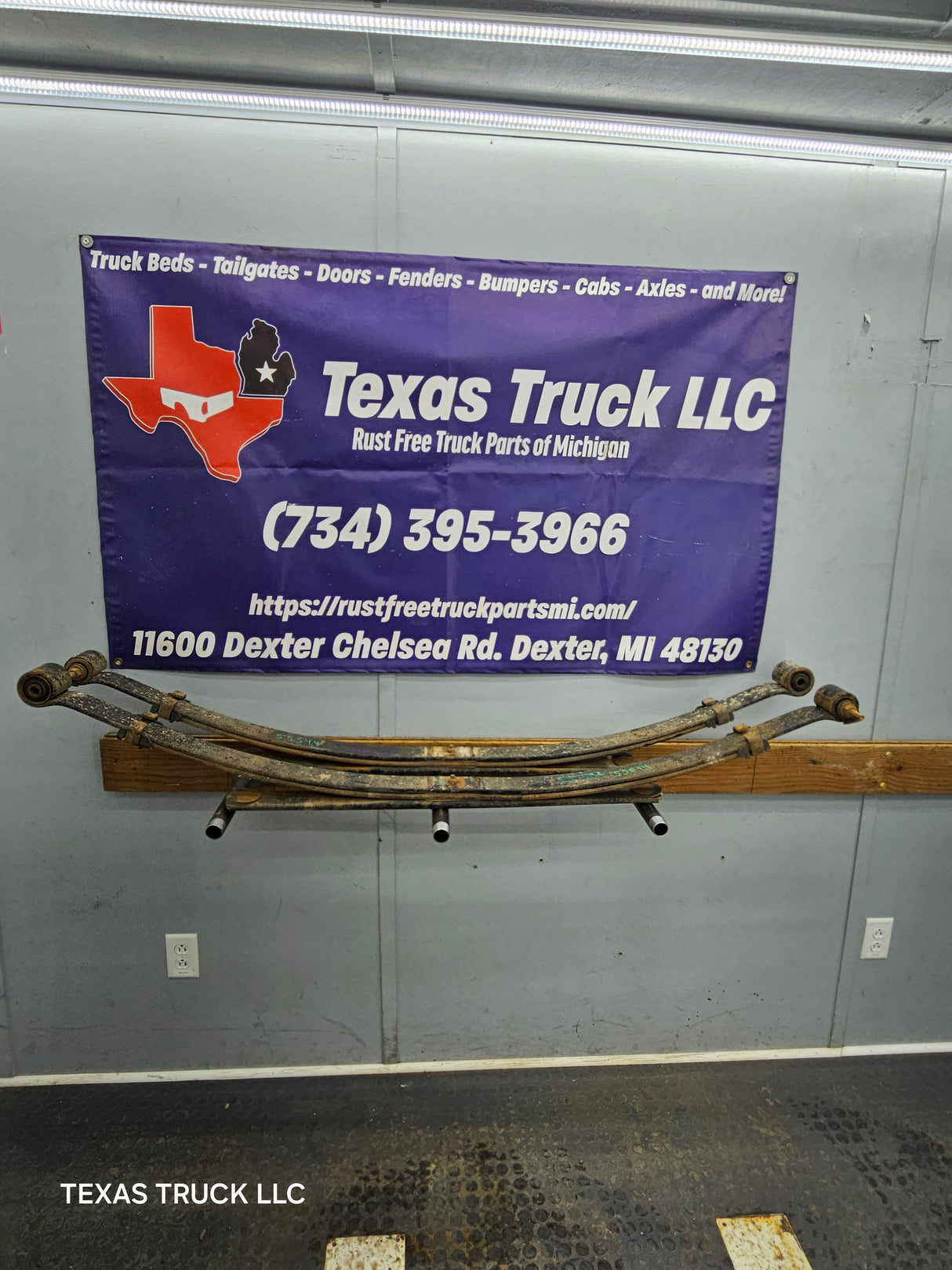 1999-2006 Chevrolet Silverado / GMC Sierra 1500 Rear Leaf Spring - Pair 15246971