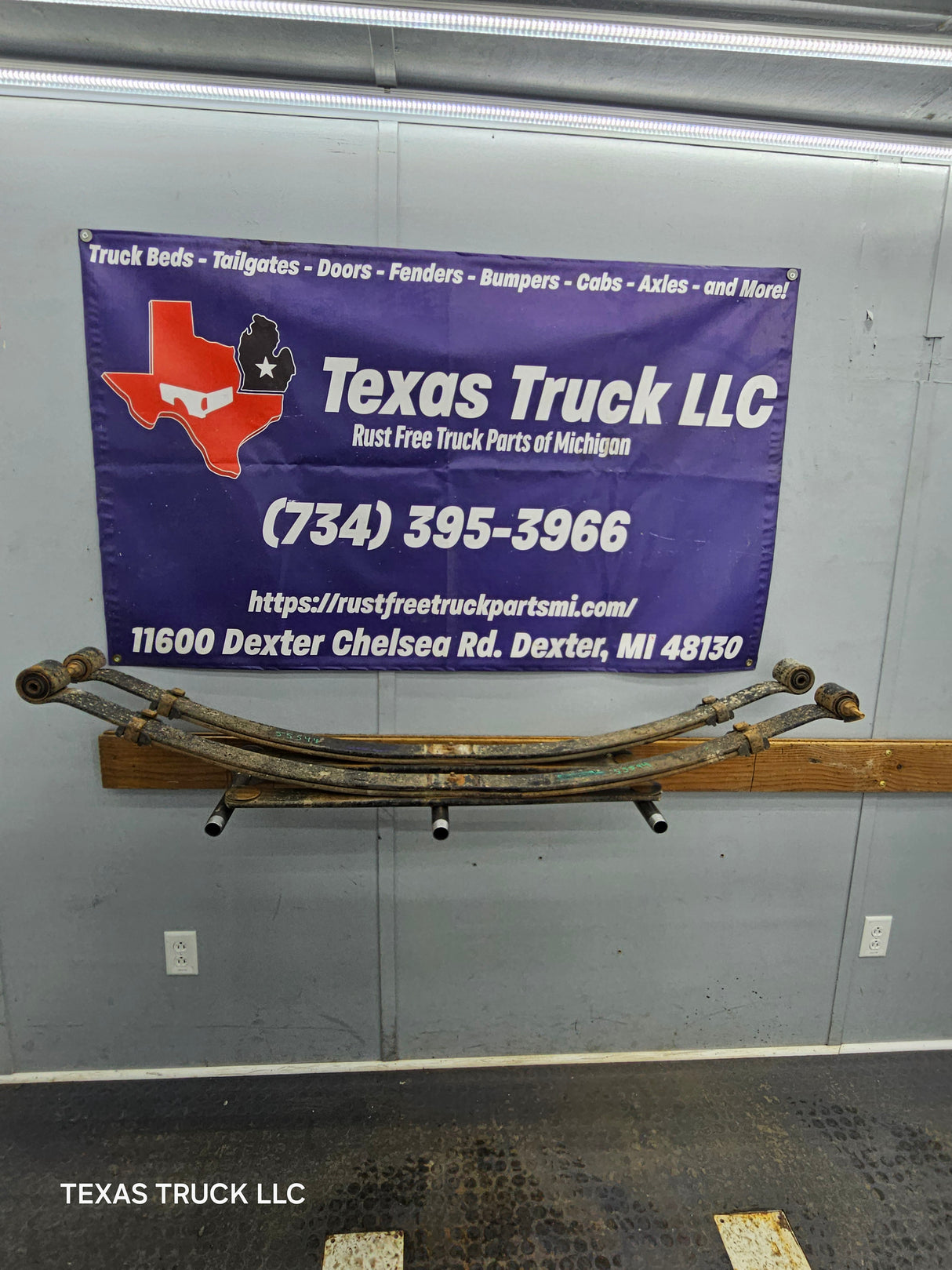 1999-2006 Chevrolet Silverado / GMC Sierra 1500 Rear Leaf Spring - Pair 15246971