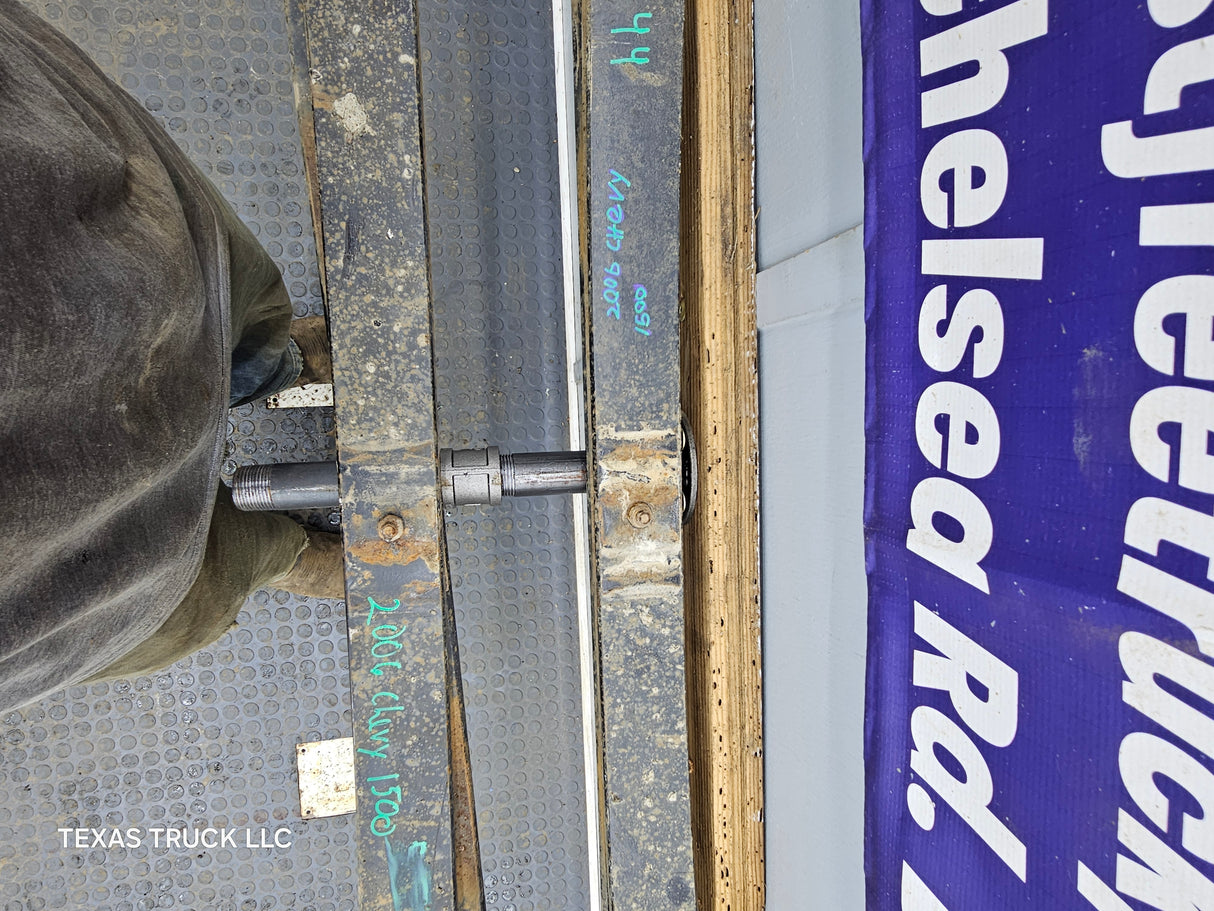 1999-2006 Chevrolet Silverado / GMC Sierra 1500 Rear Leaf Spring - Pair 15246971