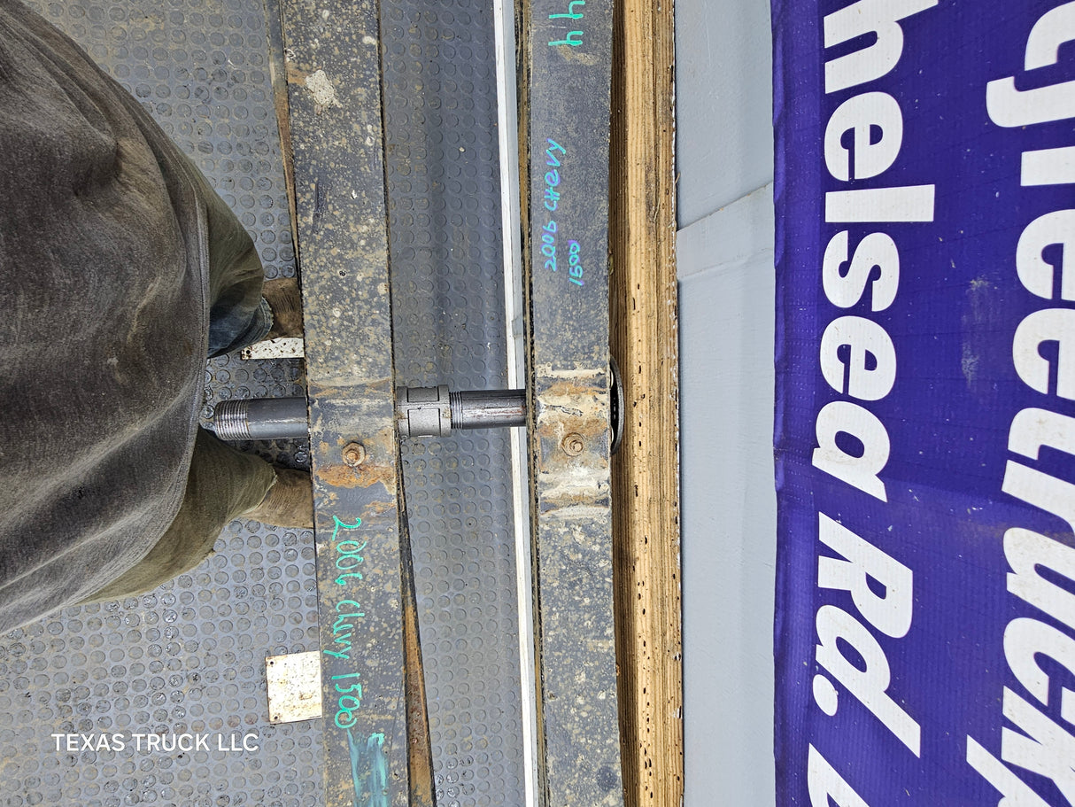 1999-2006 Chevrolet Silverado / GMC Sierra 1500 Rear Leaf Spring - Pair 15246971