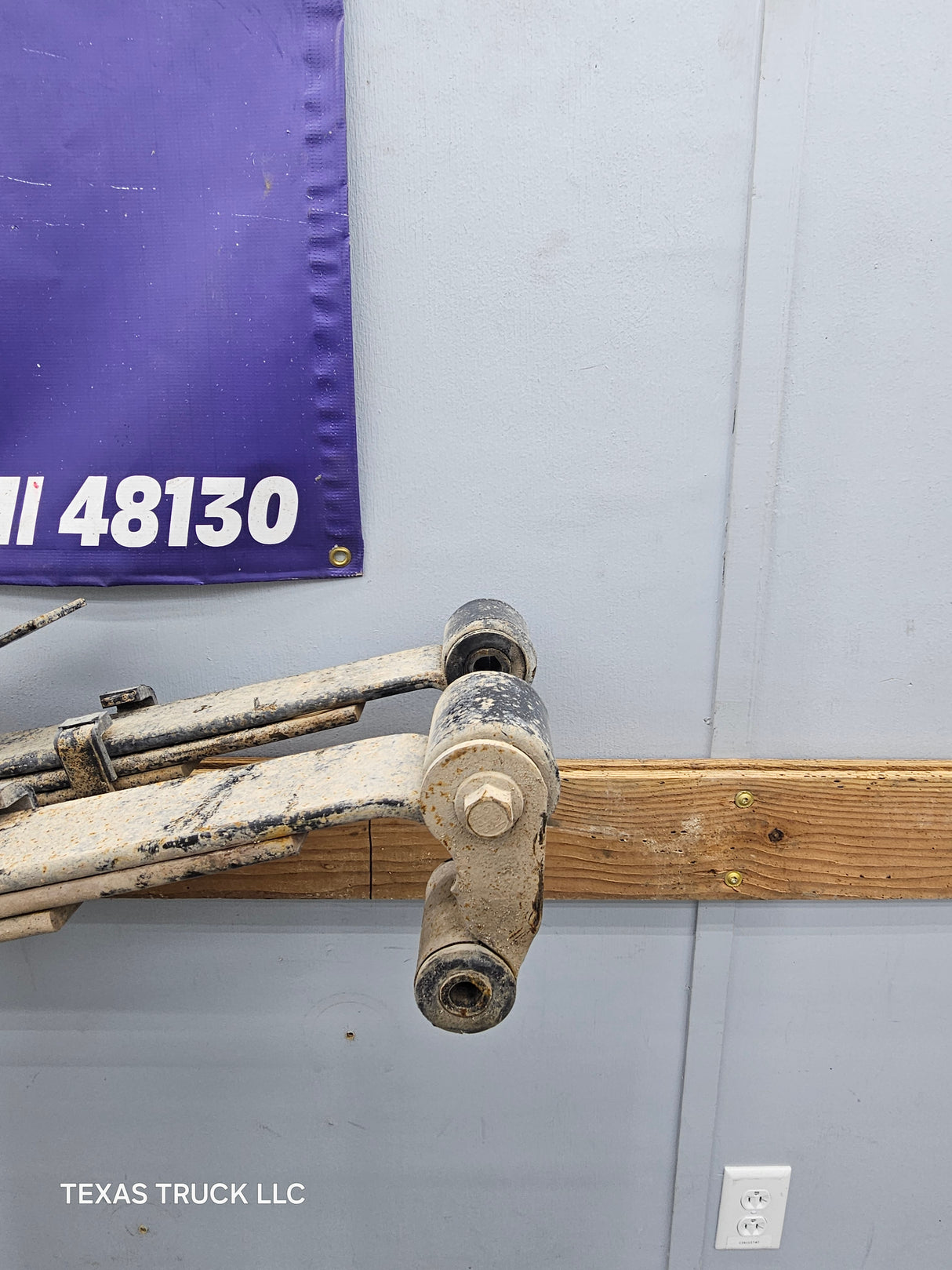 2011-2016 Ford F250 F350 Super Duty Rear Leaf Springs With Overloads - Pair