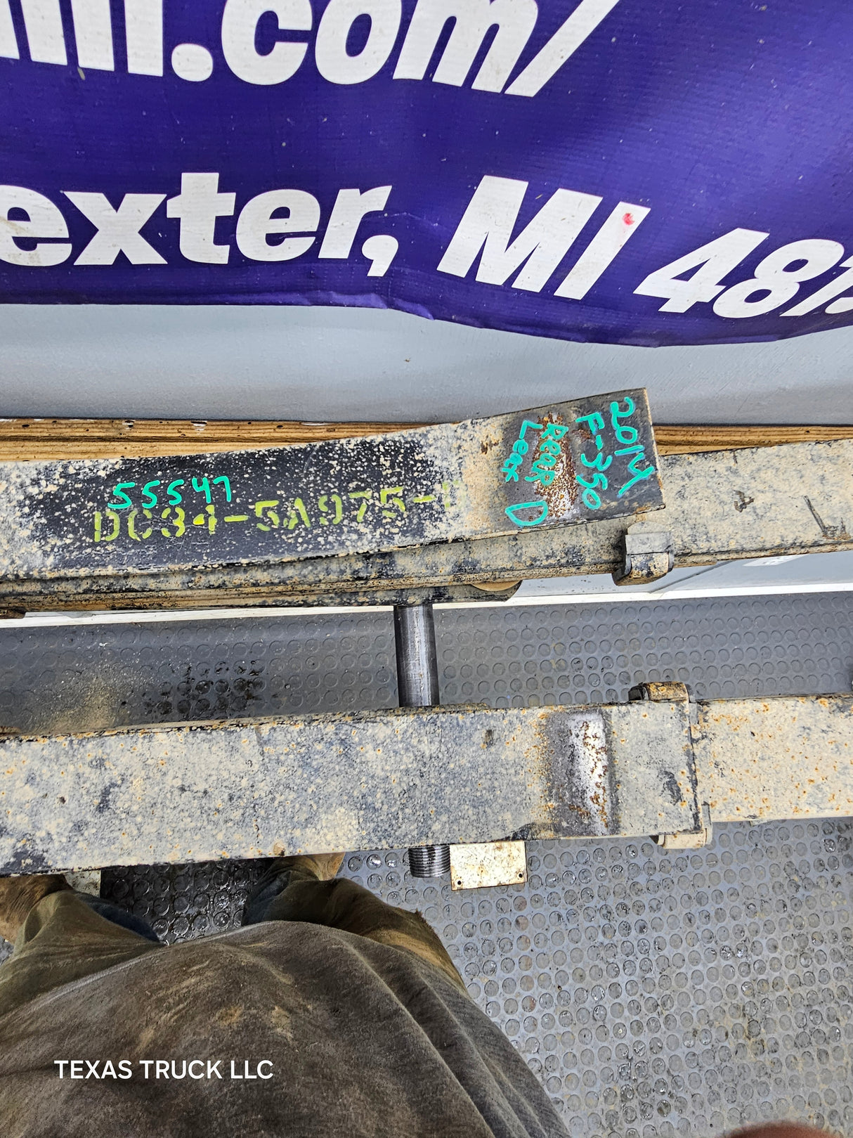 2011-2016 Ford F250 F350 Super Duty Rear Leaf Springs With Overloads - Pair