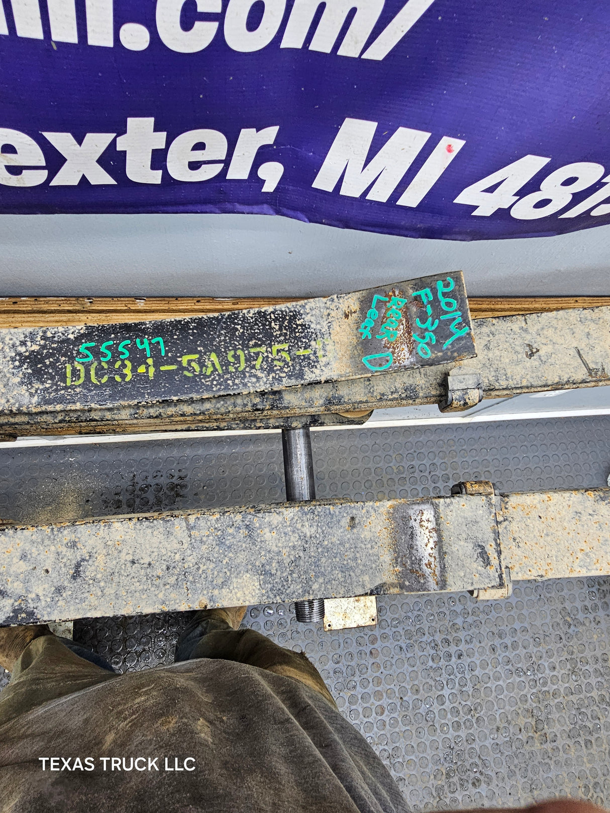 2011-2016 Ford F250 F350 Super Duty Rear Leaf Springs With Overloads - Pair