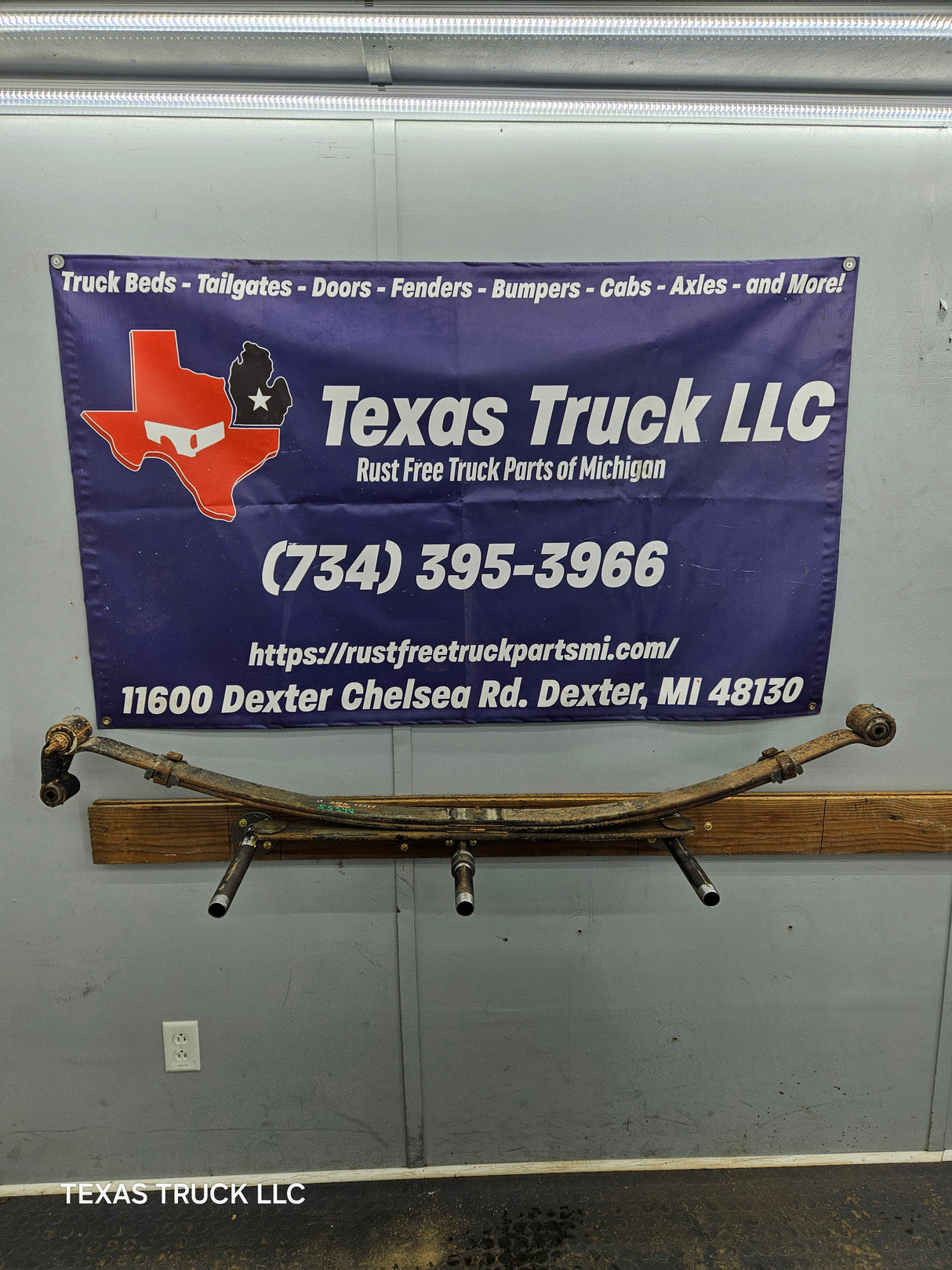 1999-2006 Chevrolet Silverado / GMC Sierra 1500 Rear Leaf Spring - (1)