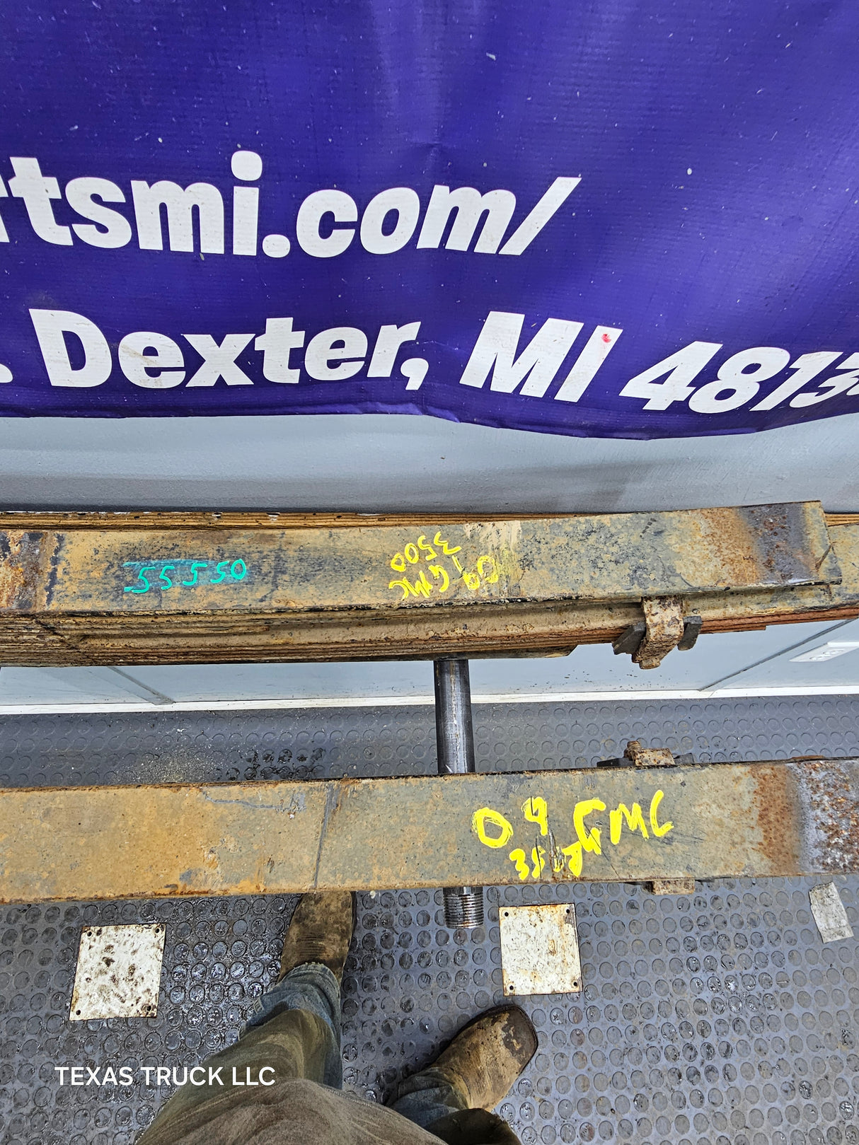 2001-2010 Chevrolet Silverado / GMC Sierra 3500 CAB CHASSIS Rear Leaf Springs - Pair 15068186