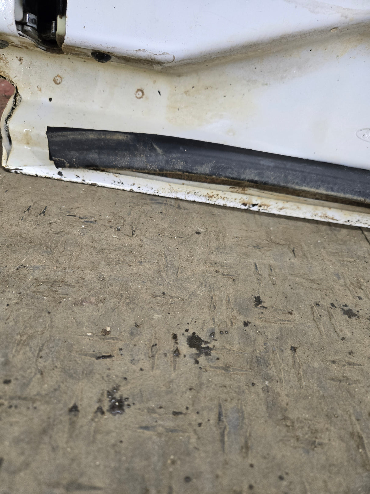 2008-2016 Ford Super Duty F250 F350 F450 F550 RH Extended Cab Passenger Side Rear Door - Oxford White