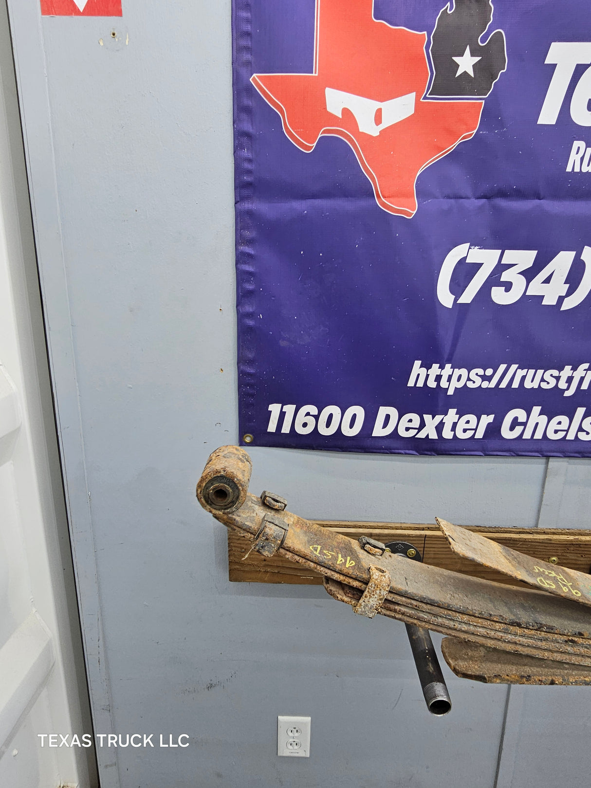 1999-2007 Ford F250 F350 Super Duty Rear Leaf Springs (1)