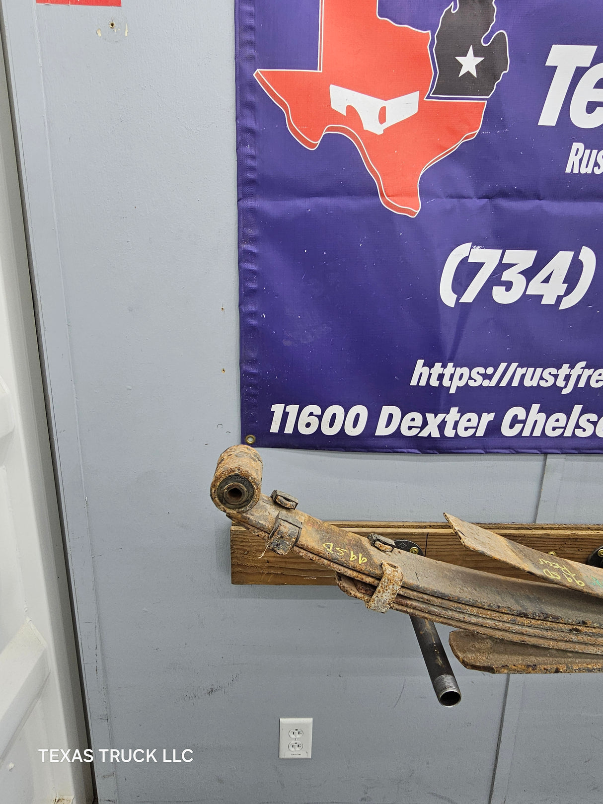 1999-2007 Ford F250 F350 Super Duty Rear Leaf Springs (1)