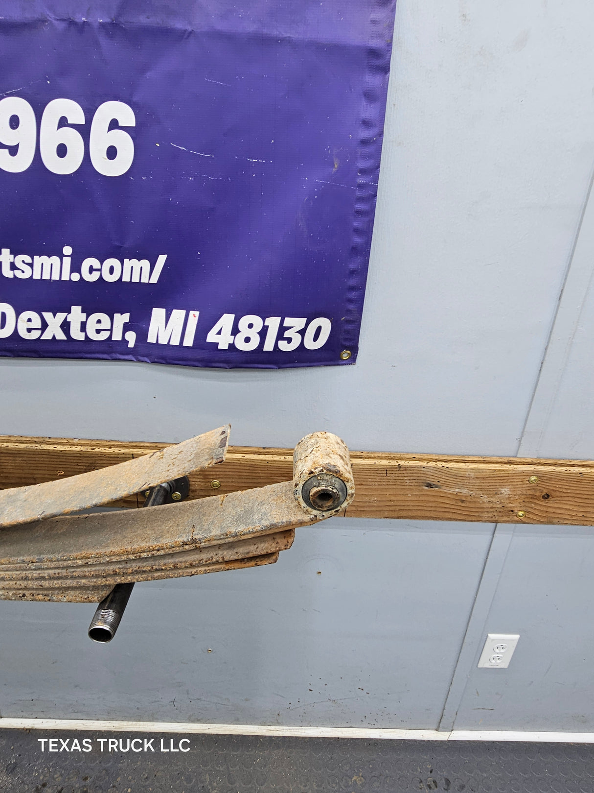 1999-2007 Ford F250 F350 Super Duty Rear Leaf Springs (1)