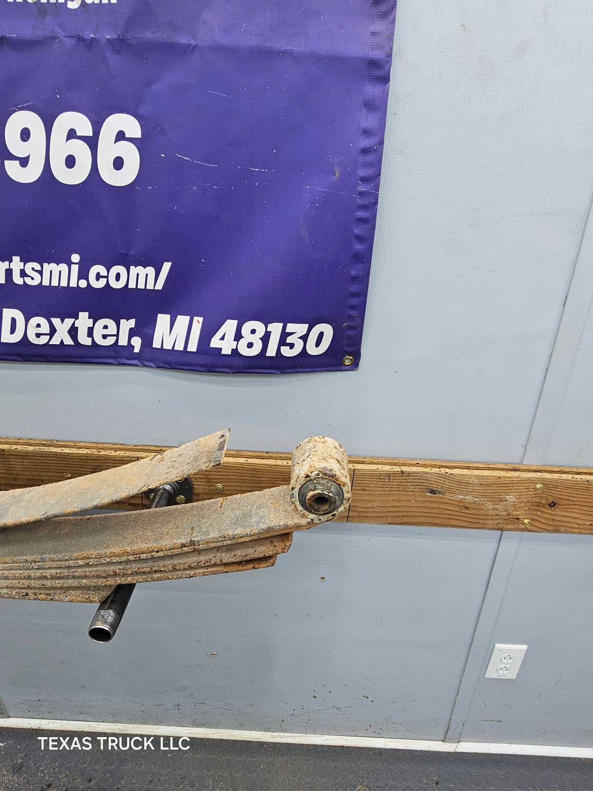 1999-2007 Ford F250 F350 Super Duty Rear Leaf Springs (1)