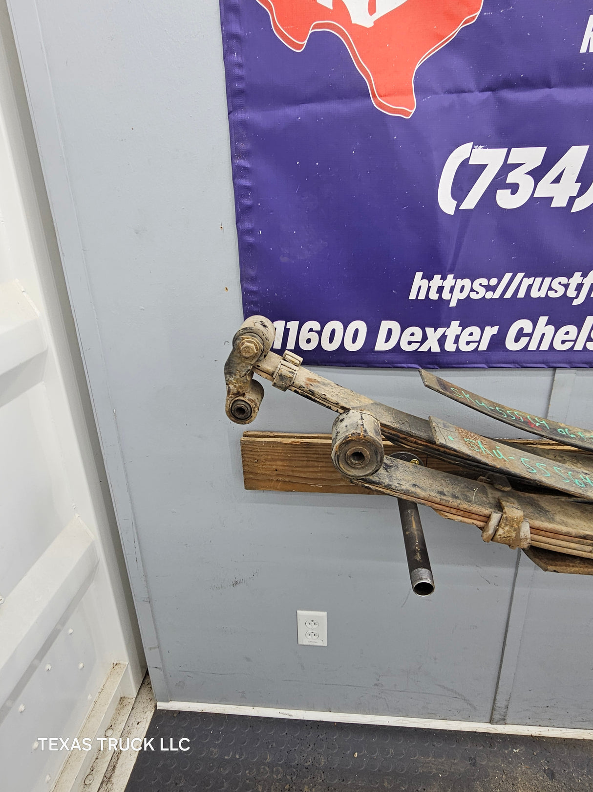 1999-2007 Ford F250 F350 Super Duty Rear Leaf Springs Pair