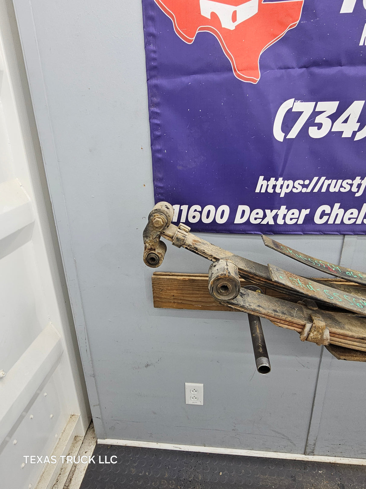 1999-2007 Ford F250 F350 Super Duty Rear Leaf Springs Pair