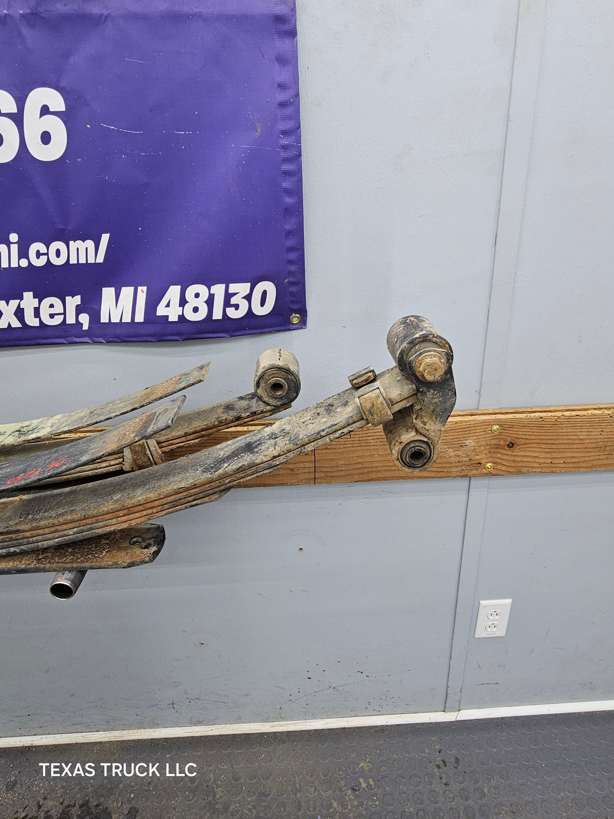 1999-2007 Ford F250 F350 Super Duty Rear Leaf Springs Pair