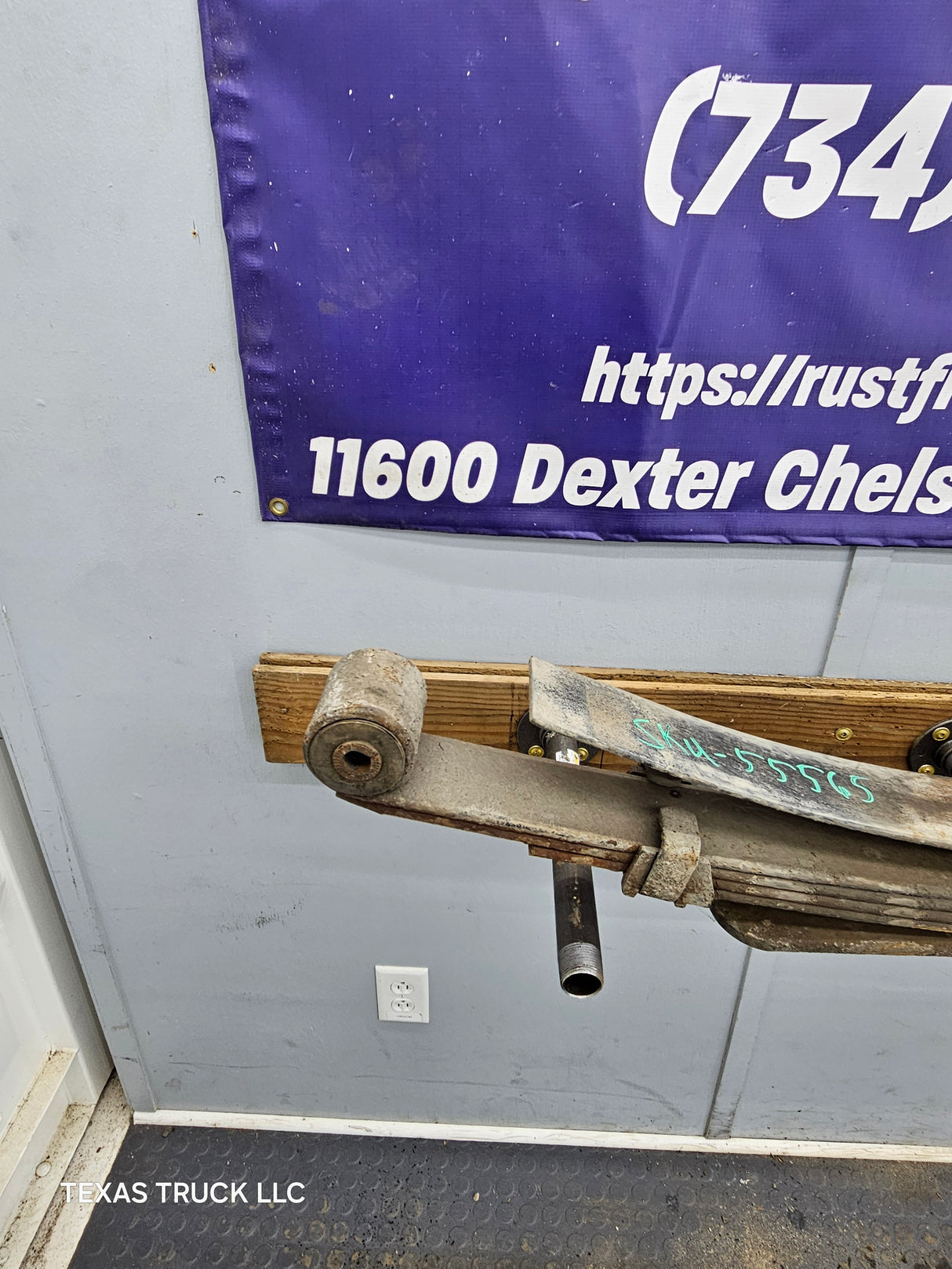 1999-2007 Ford F250 F350 Super Duty Rear Leaf Springs (1)