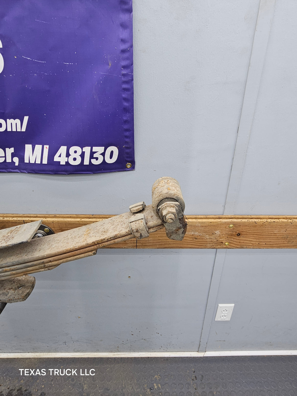 1999-2007 Ford F250 F350 Super Duty Rear Leaf Springs (1)