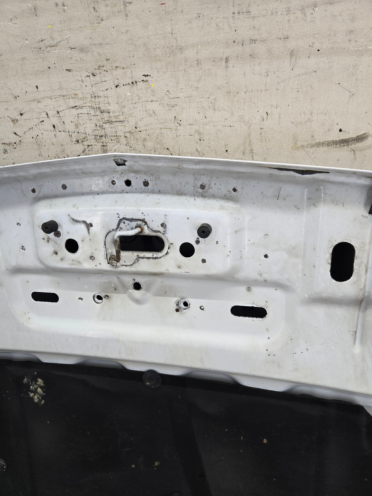 2007-2013 Chevrolet Silverado 1500 2500 Hood - White