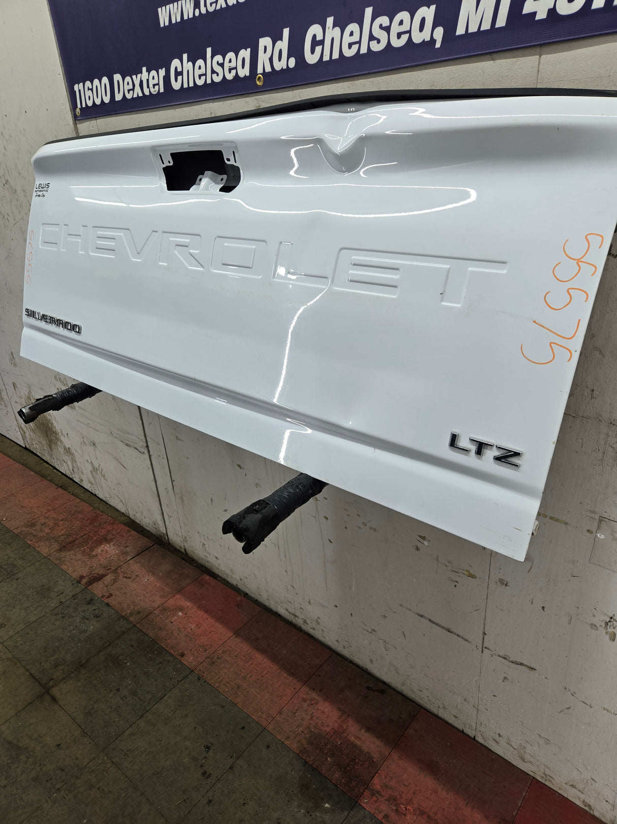 2019-2025 Chevrolet Silverado 2500 3500 Truck Tailgate Power Up/Down Shell *Damage