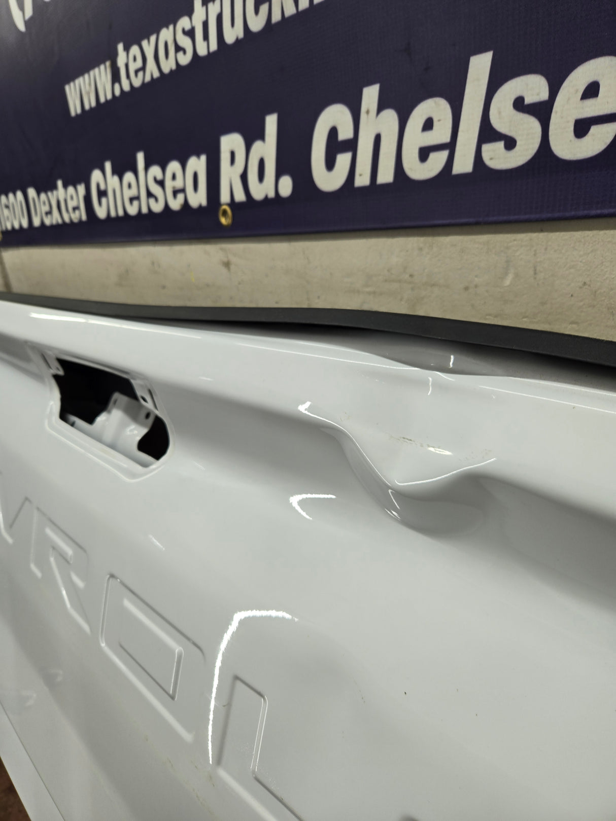 2019-2025 Chevrolet Silverado 2500 3500 Truck Tailgate Power Up/Down Shell *Damage