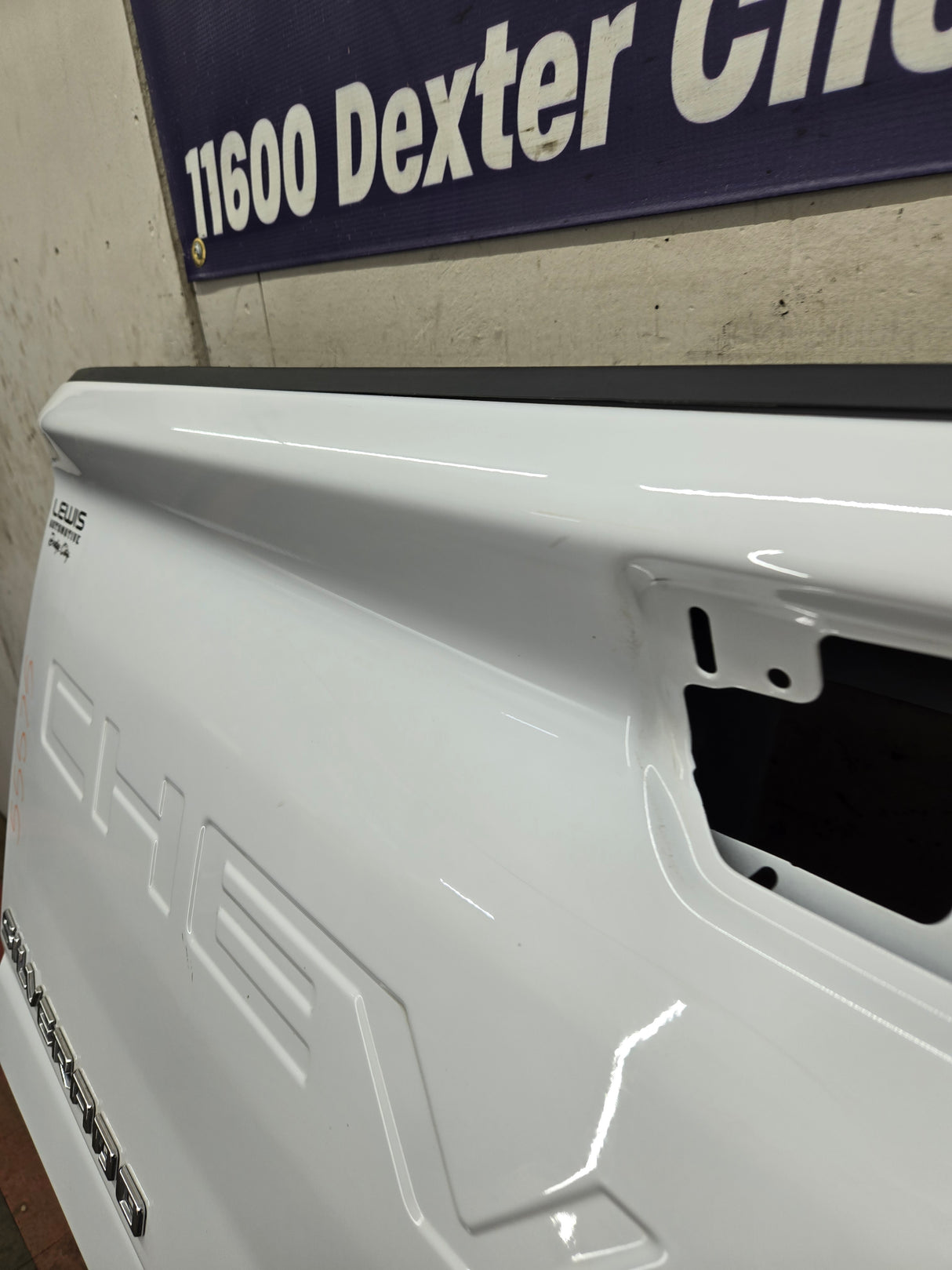 2019-2025 Chevrolet Silverado 2500 3500 Truck Tailgate Power Up/Down Shell *Damage