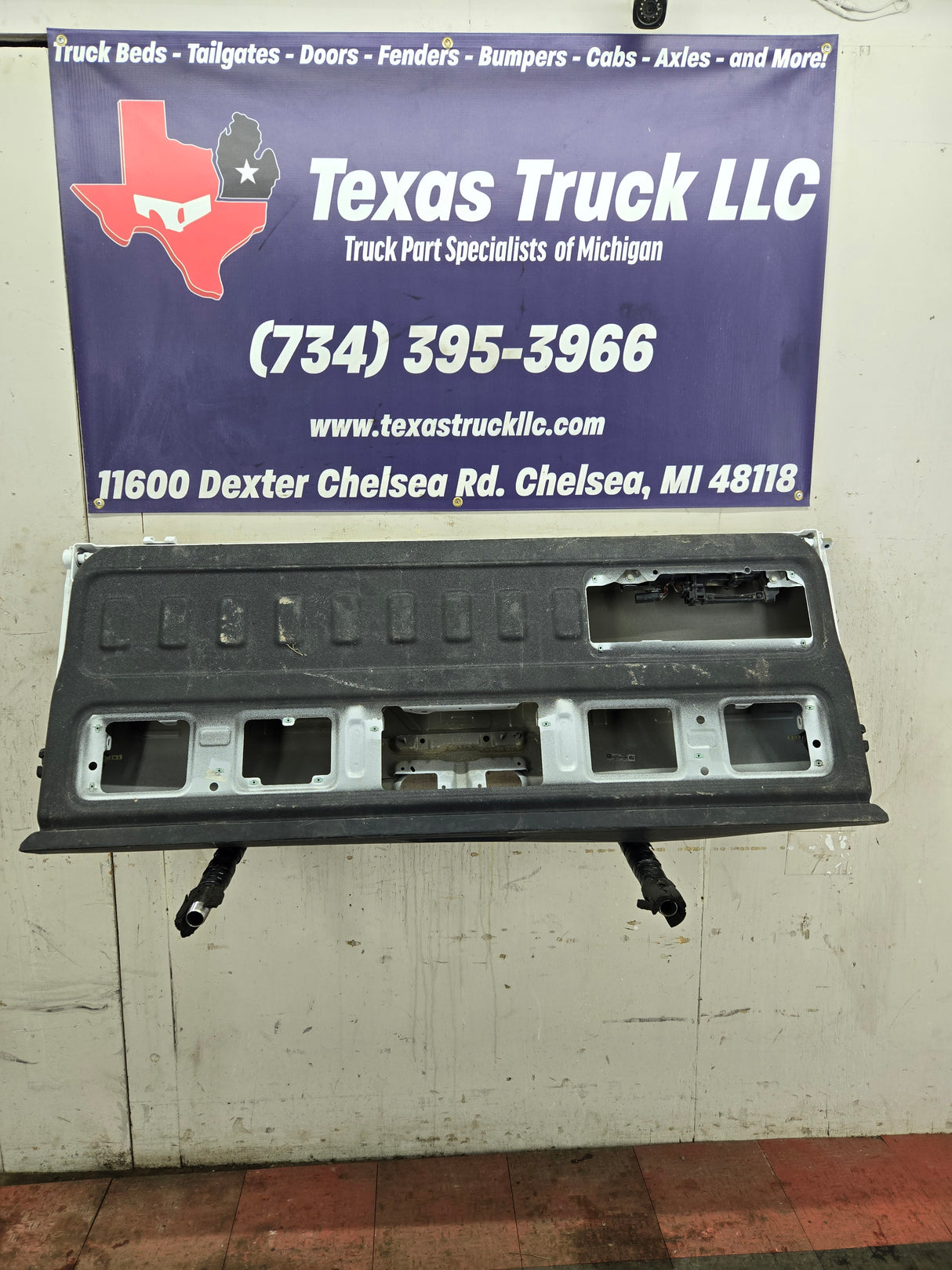 2019-2025 Chevrolet Silverado 2500 3500 Truck Tailgate Power Up/Down Shell *Damage