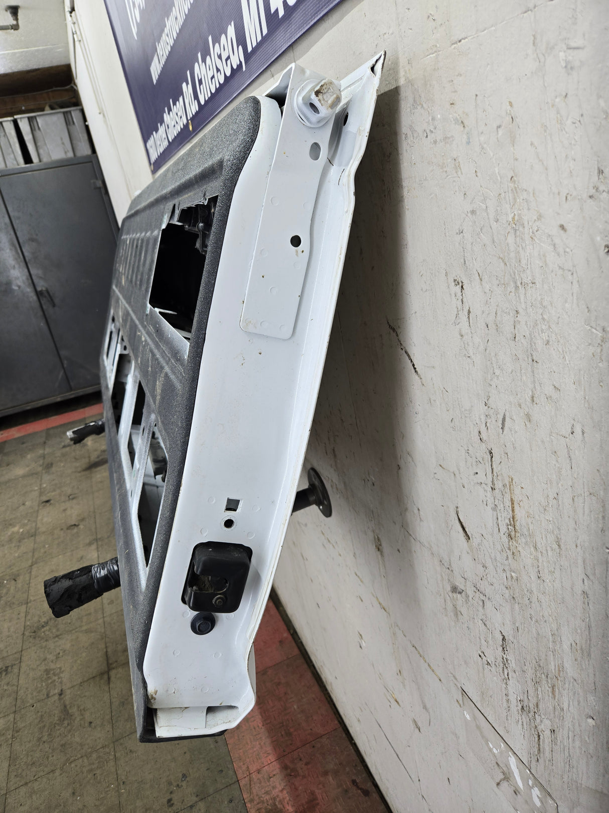 2019-2025 Chevrolet Silverado 2500 3500 Truck Tailgate Power Up/Down Shell *Damage