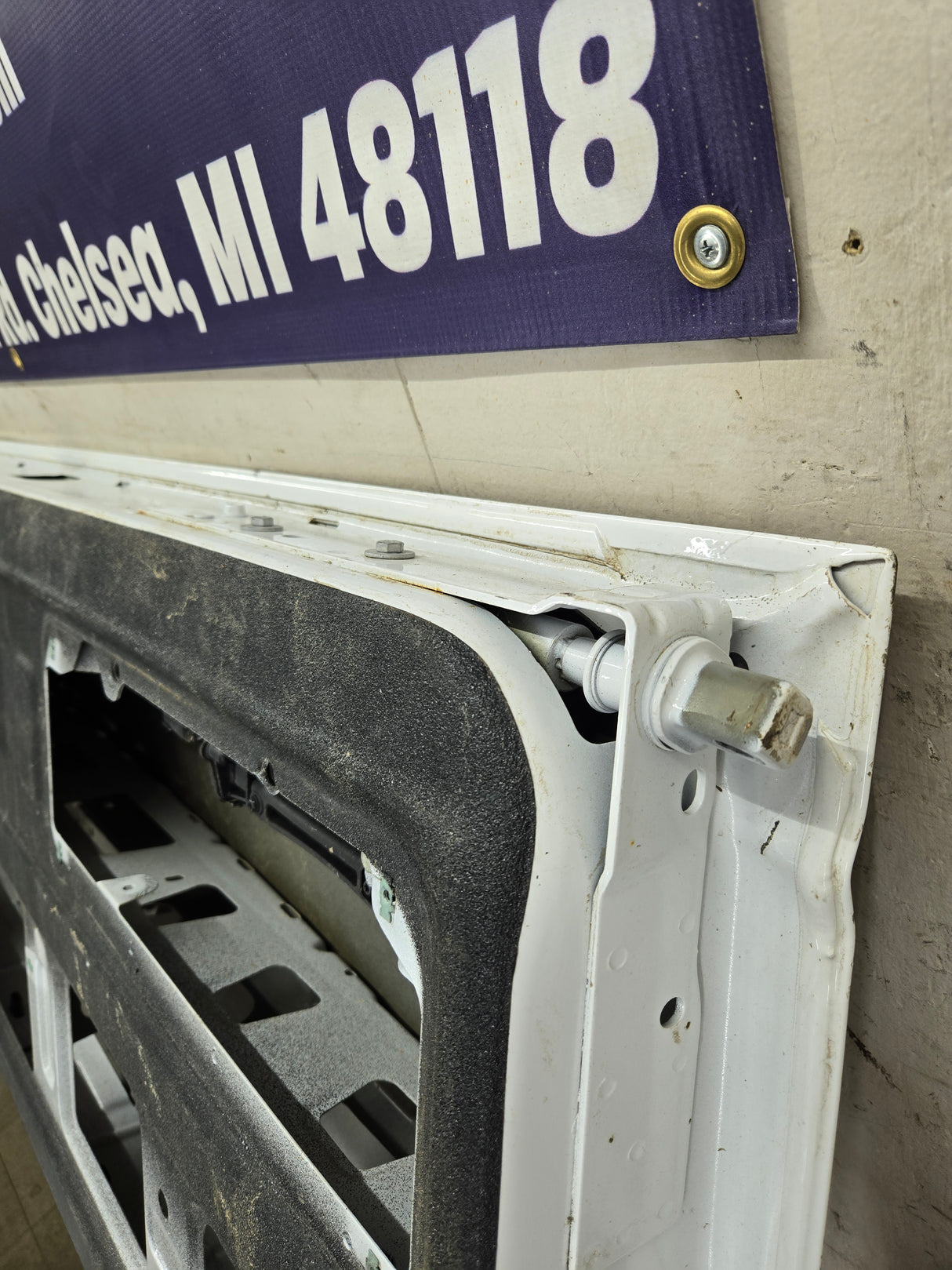 2019-2025 Chevrolet Silverado 2500 3500 Truck Tailgate Power Up/Down Shell *Damage