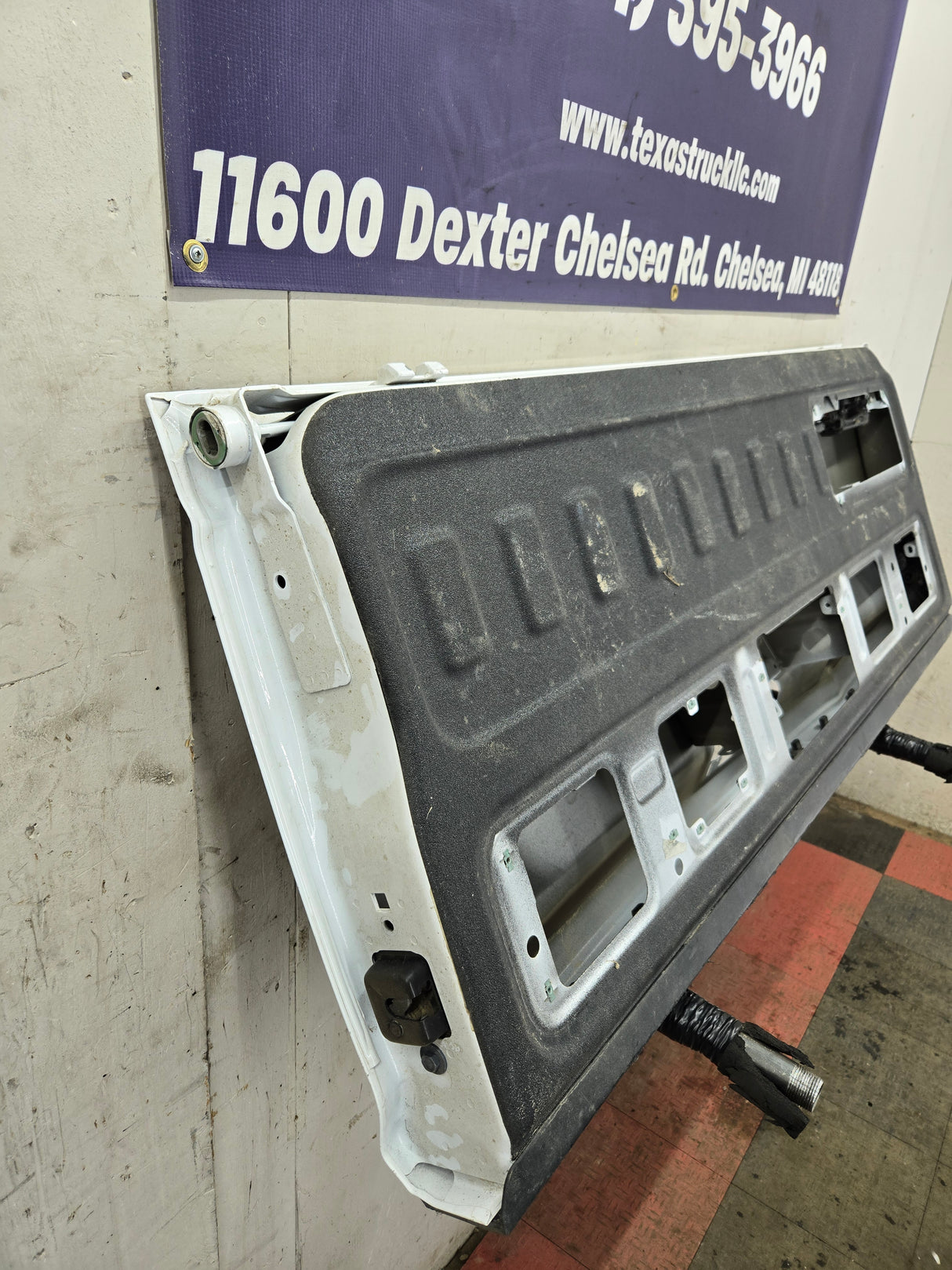 2019-2025 Chevrolet Silverado 2500 3500 Truck Tailgate Power Up/Down Shell *Damage