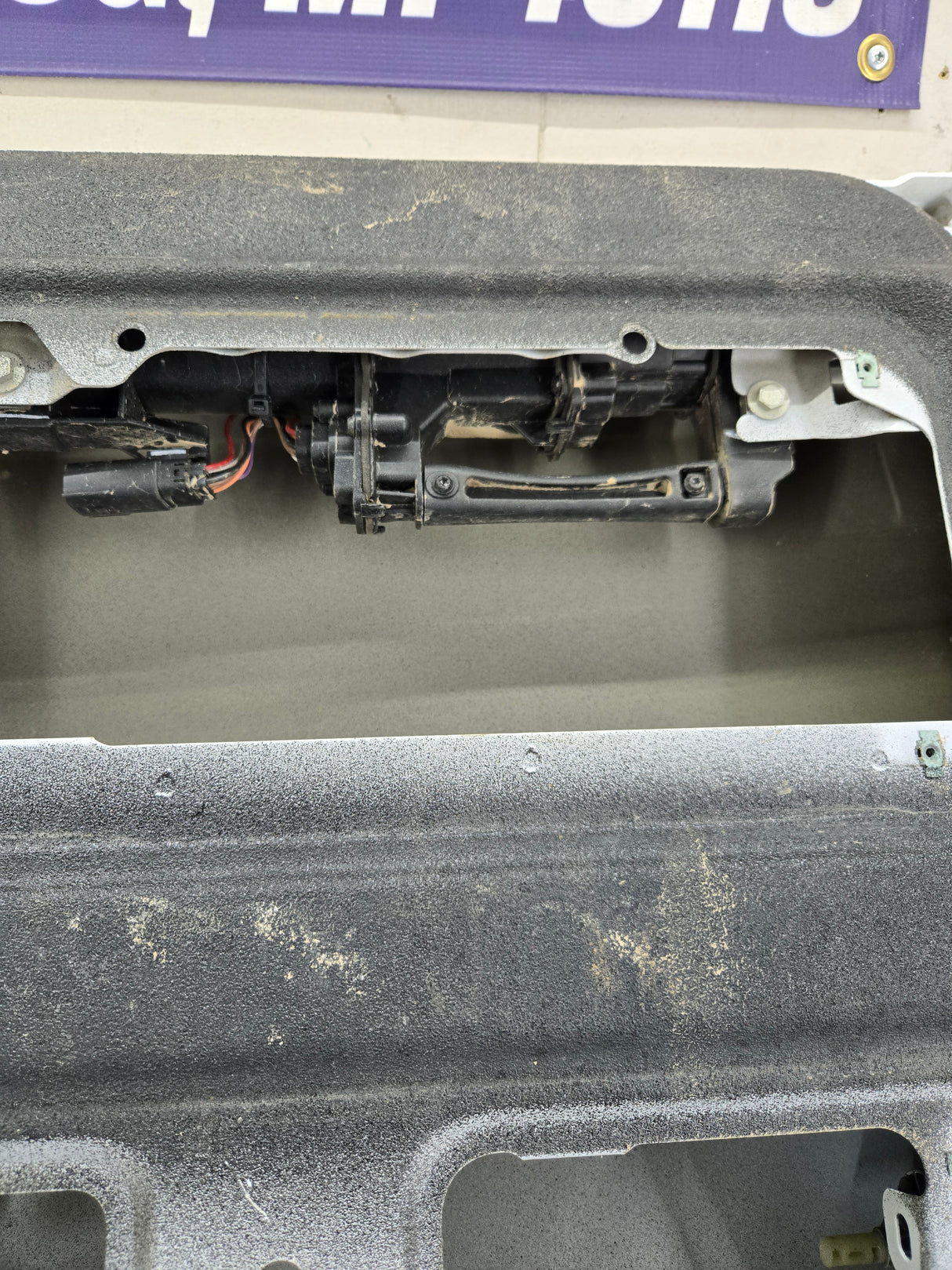 2019-2025 Chevrolet Silverado 2500 3500 Truck Tailgate Power Up/Down Shell *Damage