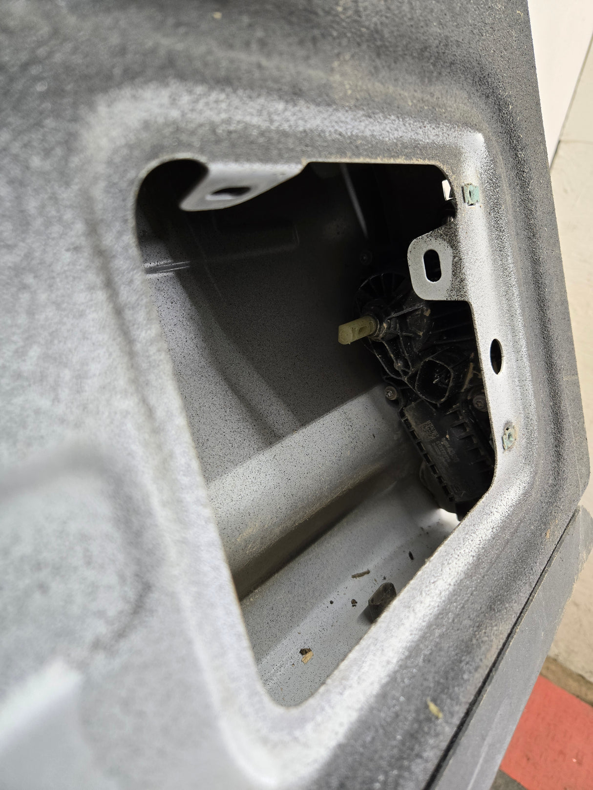 2019-2025 Chevrolet Silverado 2500 3500 Truck Tailgate Power Up/Down Shell *Damage