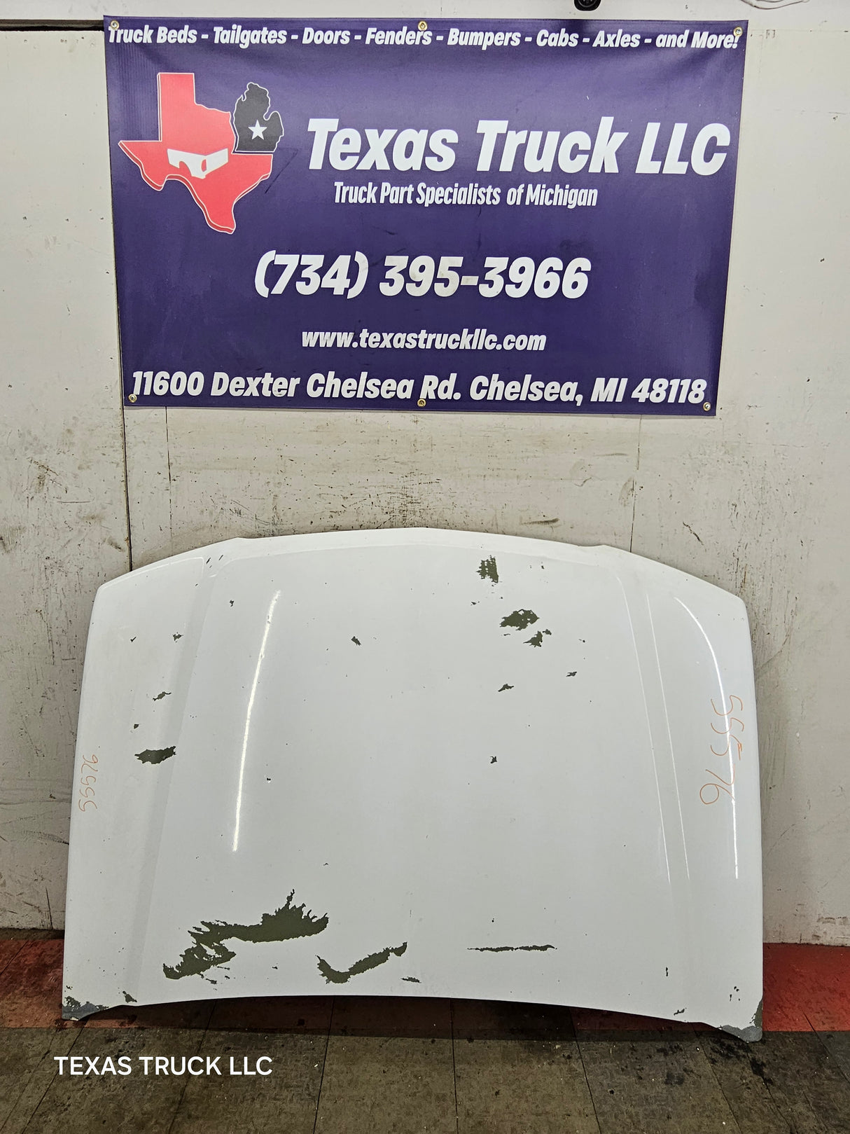 2003-2006 Chevrolet Silverado 1500 2500 'Cateye' Hood "Standard Line" - Summit White