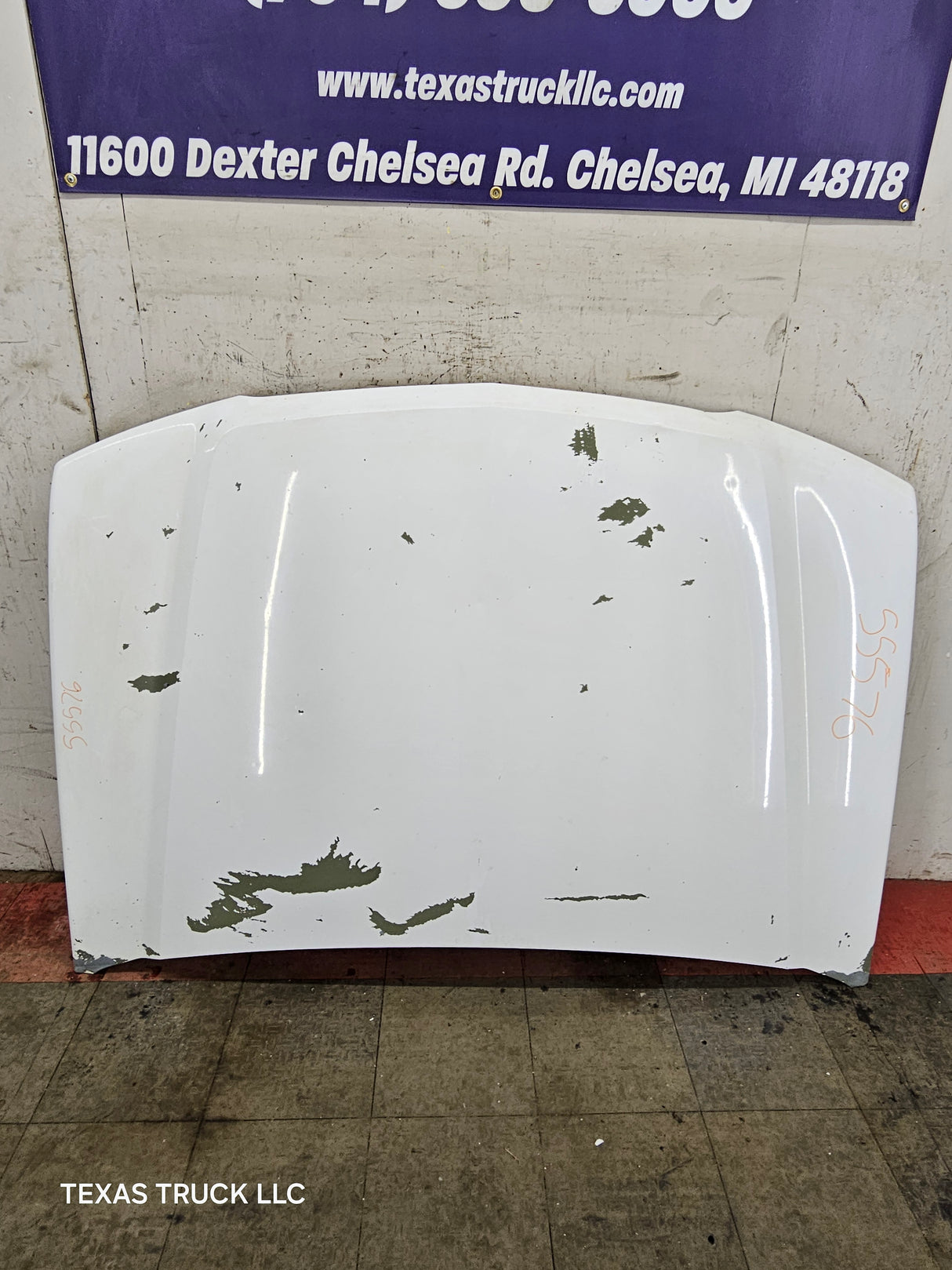 2003-2006 Chevrolet Silverado 1500 2500 'Cateye' Hood "Standard Line" - Summit White