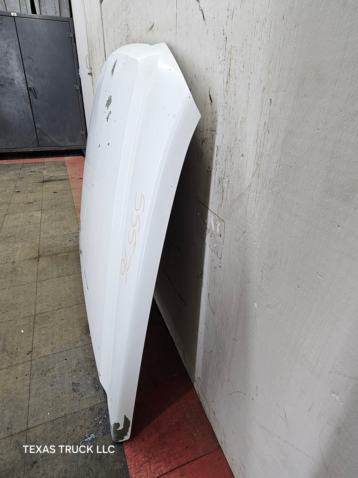 2003-2006 Chevrolet Silverado 1500 2500 'Cateye' Hood "Standard Line" - Summit White