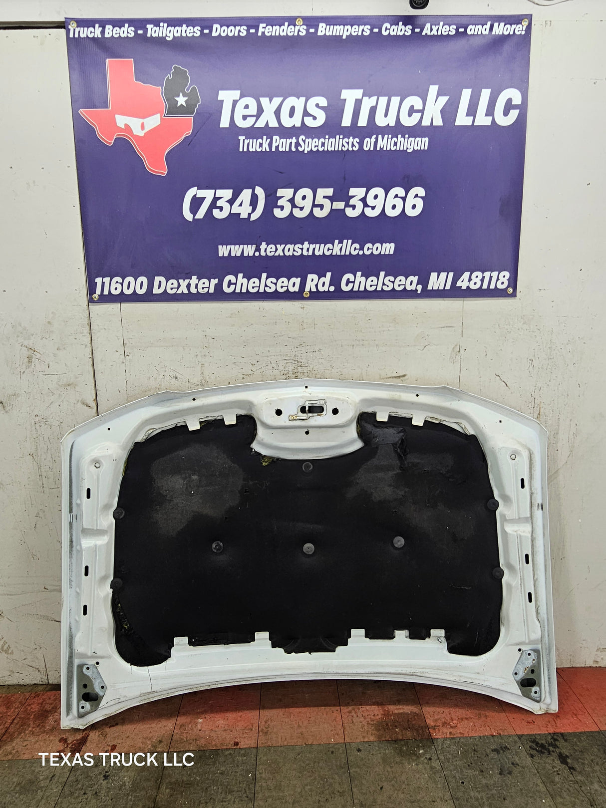 2003-2006 Chevrolet Silverado 1500 2500 'Cateye' Hood "Standard Line" - Summit White