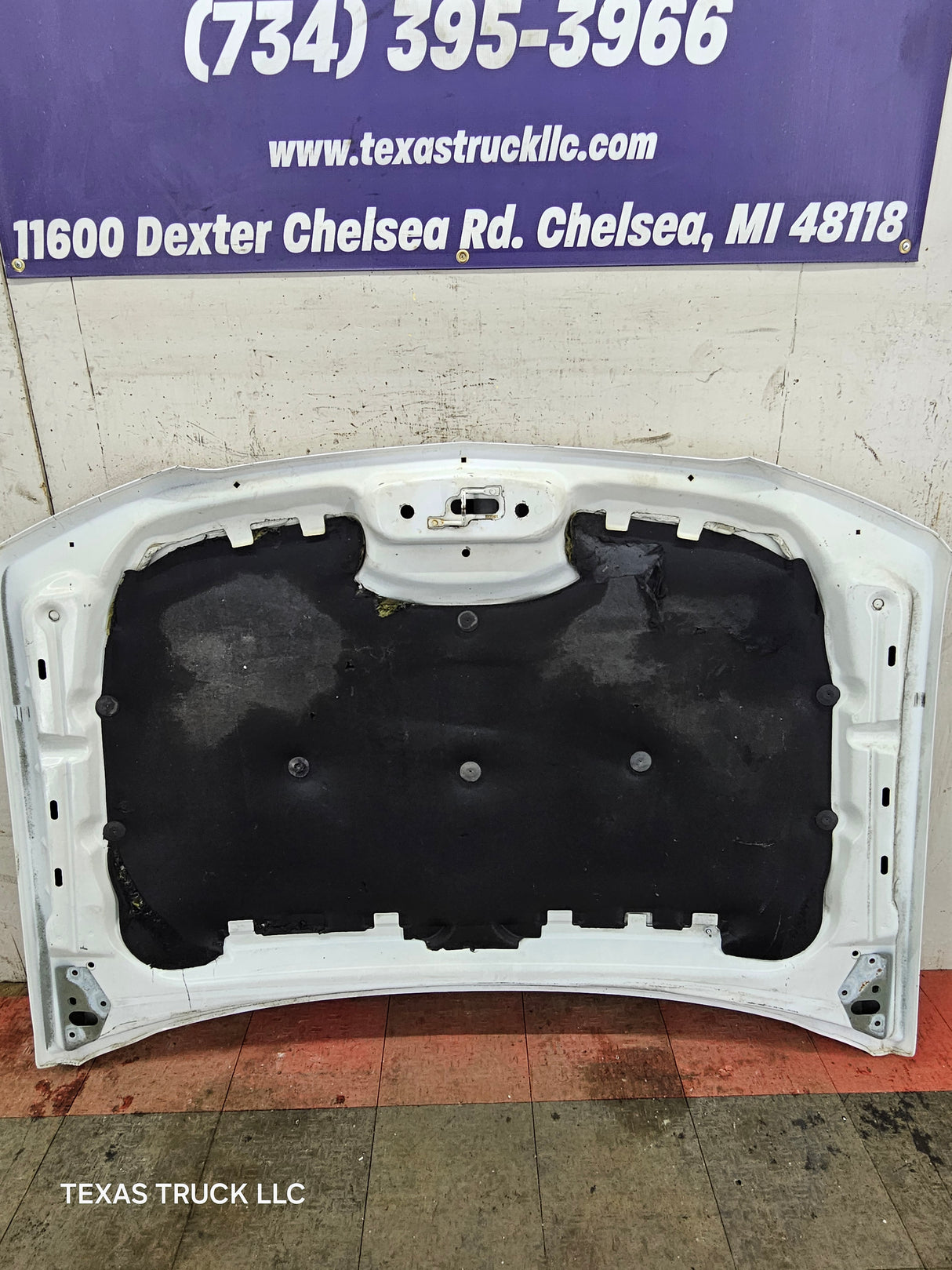 2003-2006 Chevrolet Silverado 1500 2500 'Cateye' Hood "Standard Line" - Summit White