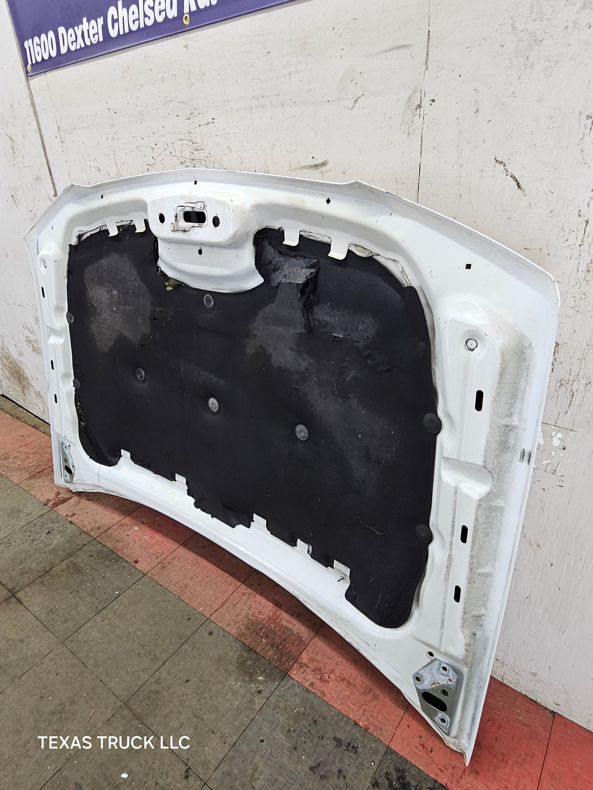 2003-2006 Chevrolet Silverado 1500 2500 'Cateye' Hood "Standard Line" - Summit White