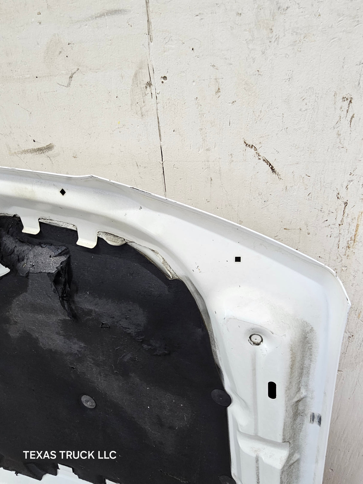 2003-2006 Chevrolet Silverado 1500 2500 'Cateye' Hood "Standard Line" - Summit White