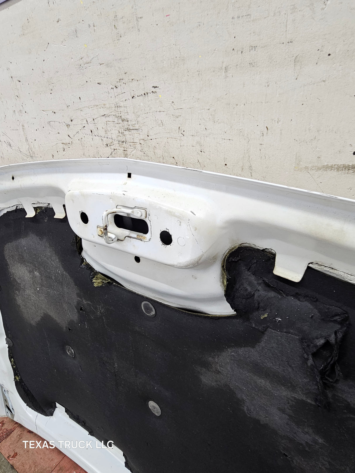 2003-2006 Chevrolet Silverado 1500 2500 'Cateye' Hood "Standard Line" - Summit White