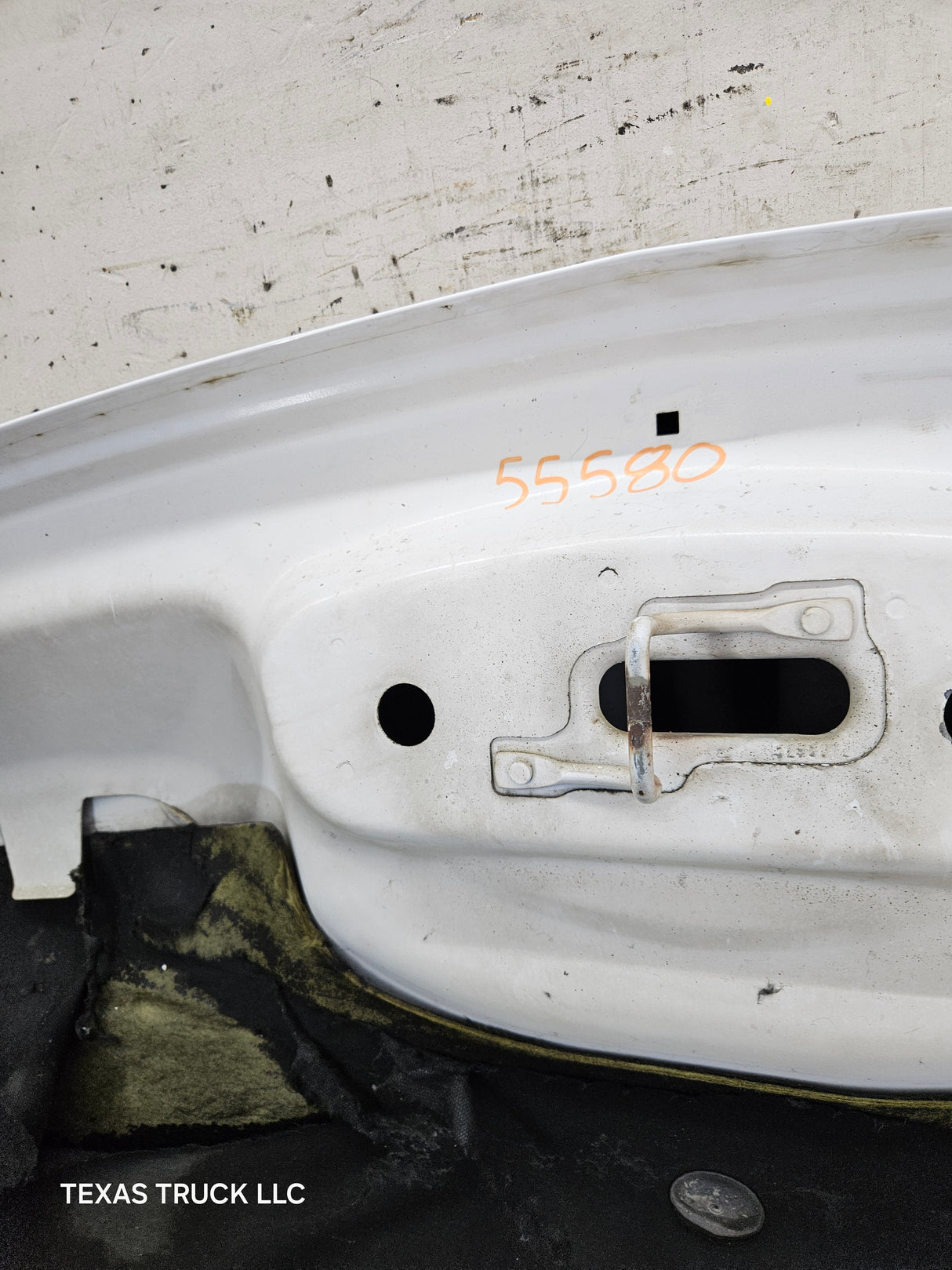 2003-2006 Chevrolet Silverado 1500 2500 'Cateye' Hood OEM - Summit White