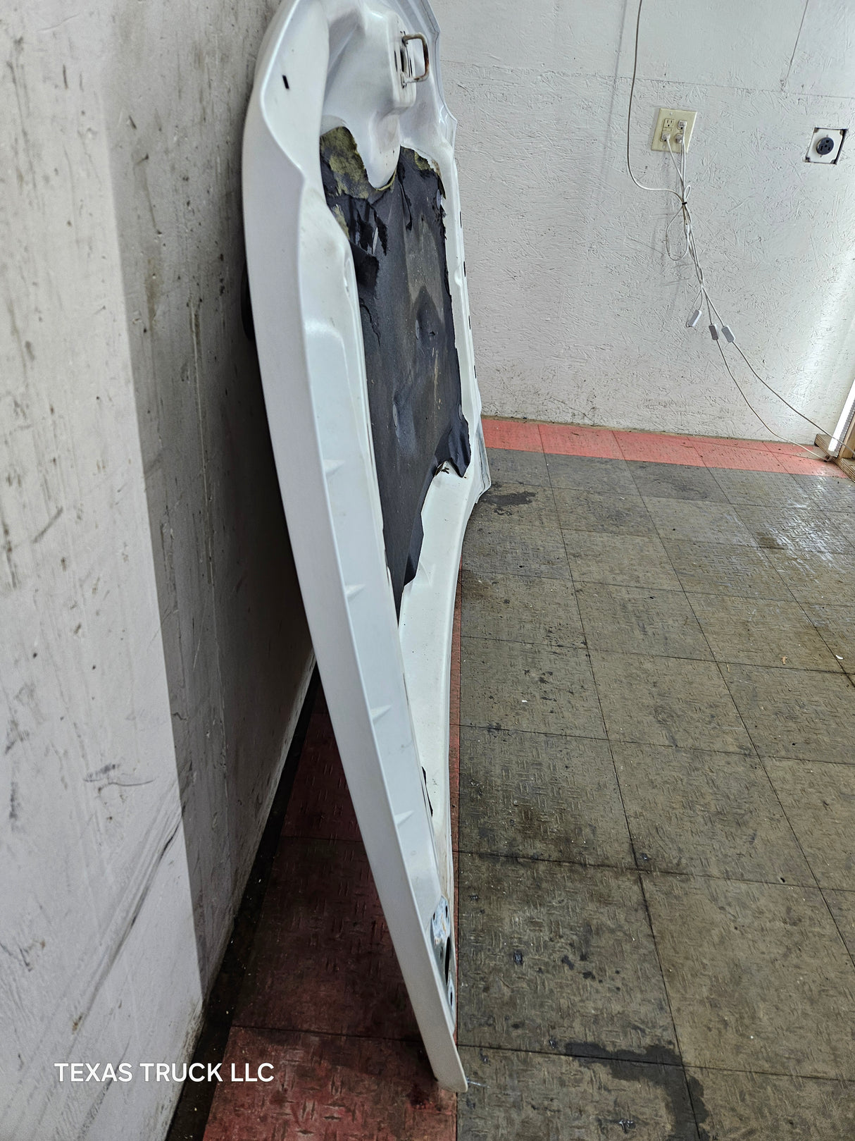 2003-2006 Chevrolet Silverado 1500 2500 'Cateye' Hood OEM - Summit White