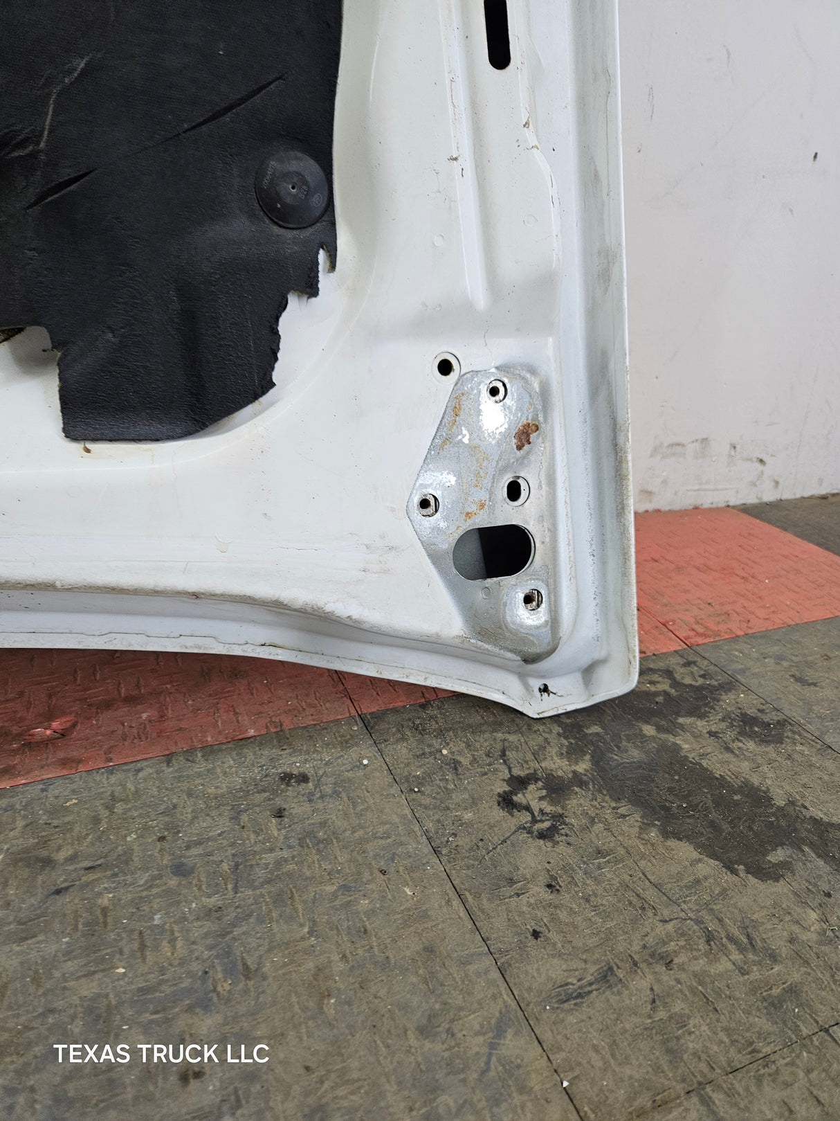 2003-2006 Chevrolet Silverado 1500 2500 'Cateye' Hood OEM - Summit White