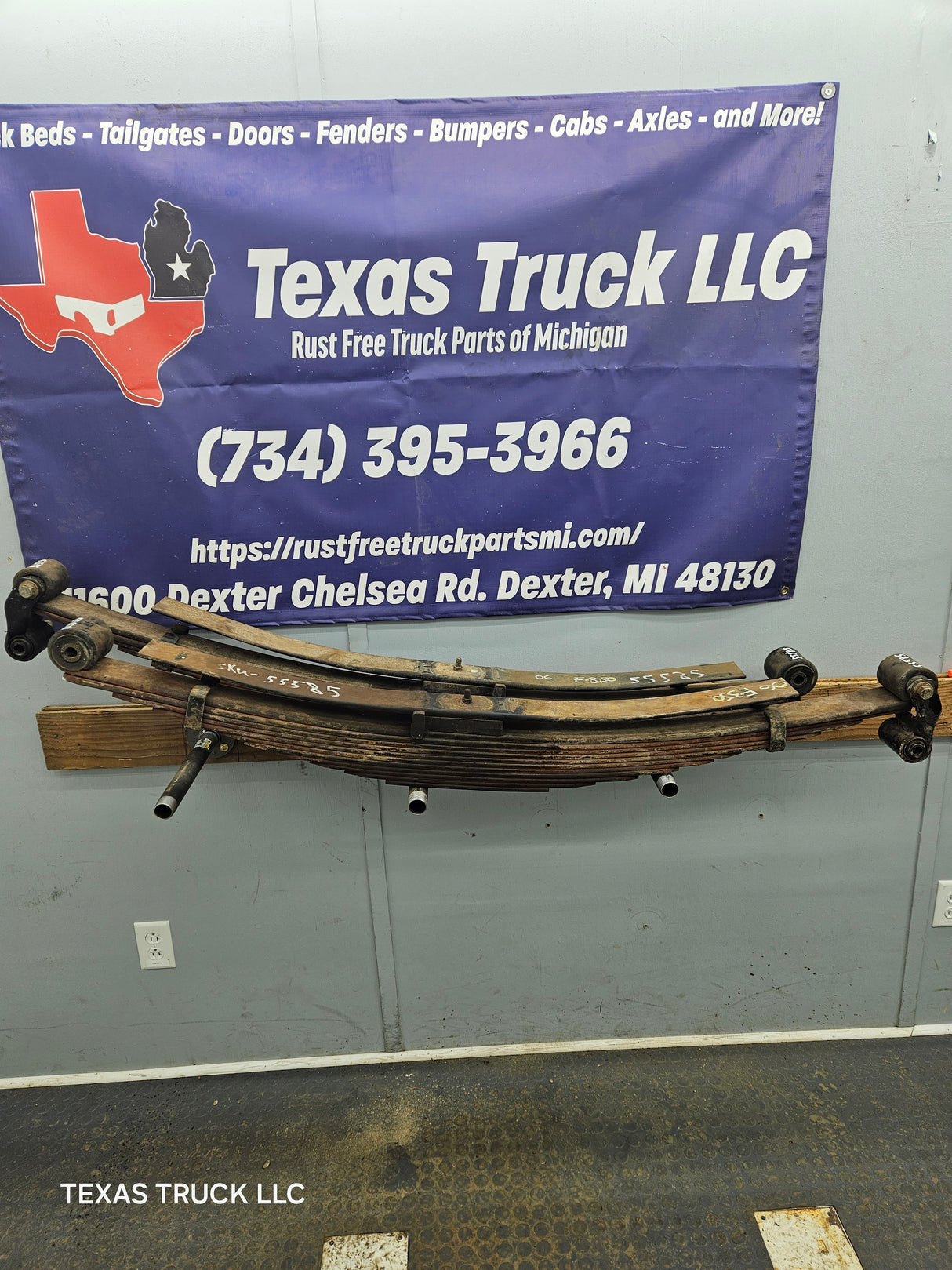 1999-2007 Ford F250 F350 F450 F550 Super Duty Rear Leaf Springs Pair