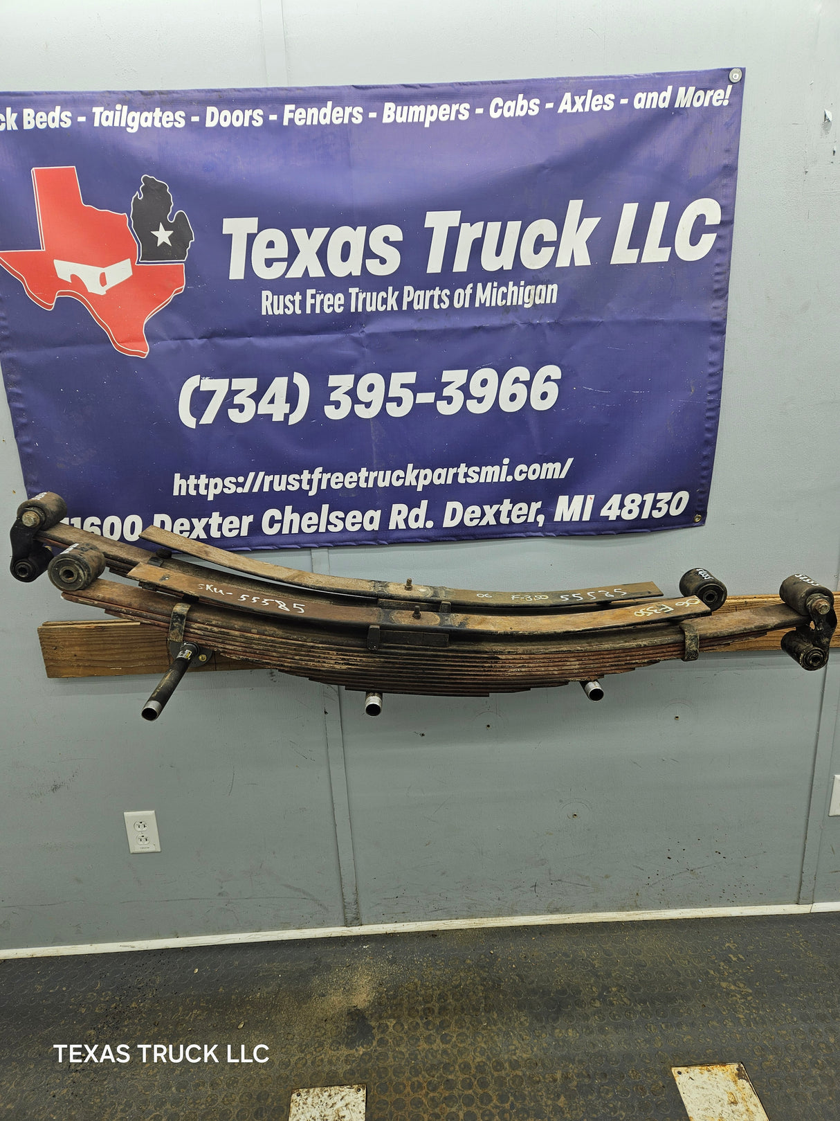 1999-2007 Ford F250 F350 F450 F550 Super Duty Rear Leaf Springs Pair